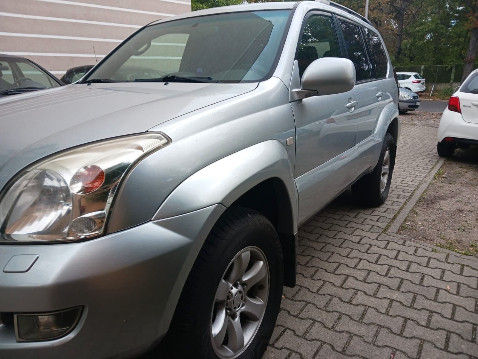 Toyota Land Cruiser - 1