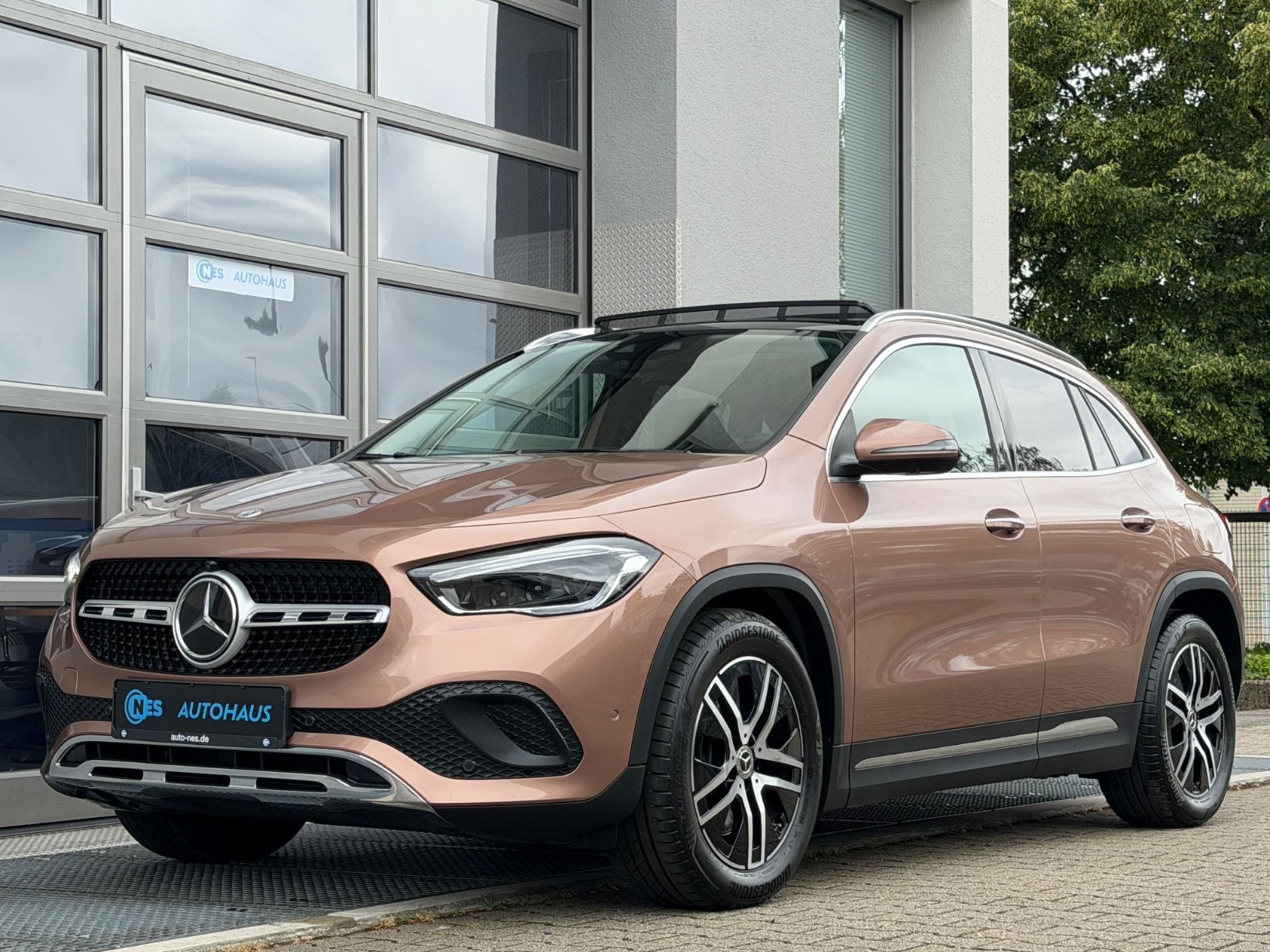 MERCEDES-BENZ GLA 220d 4M 8G*ACC*PANO*LEDER*360*BURMESTER*KEY*