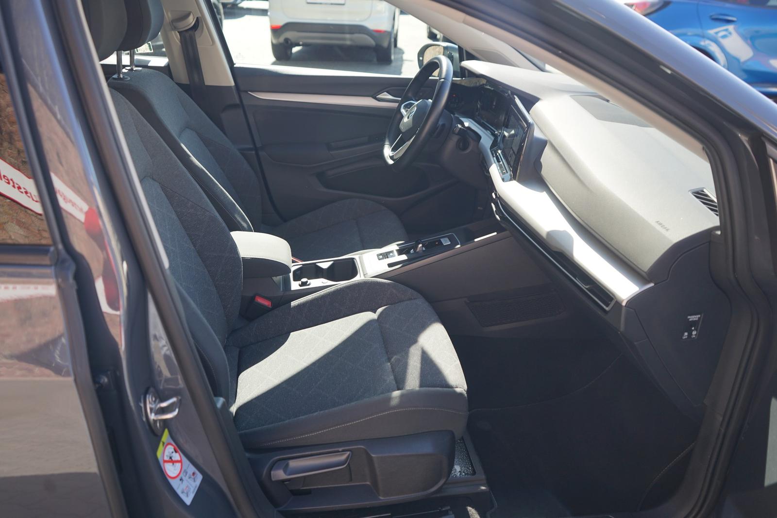 Volkswagen Golf VIII Life 1.0 eTSI DSG LED Navi ACC Kamera, миниатюра 25