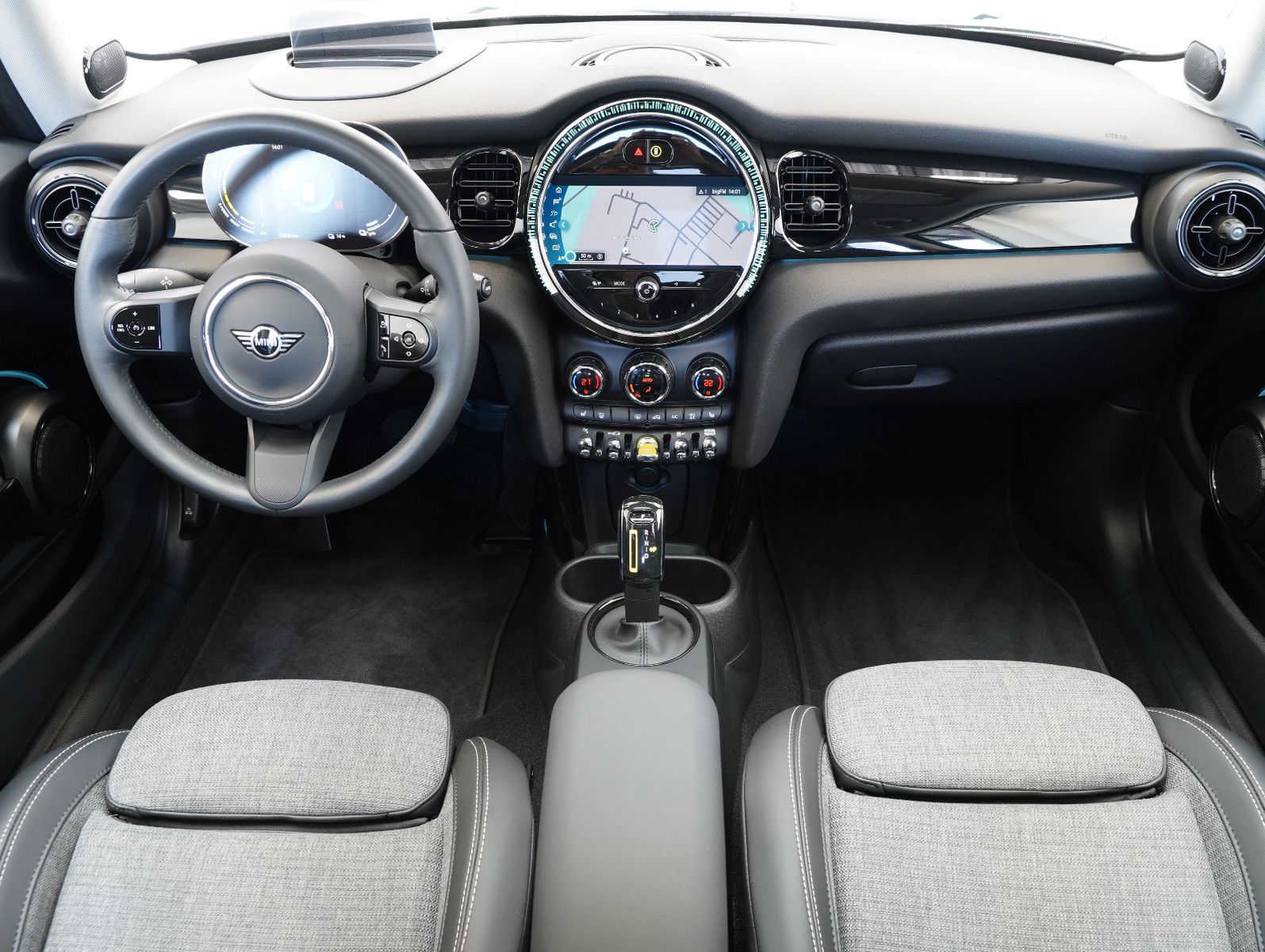 Fahrzeugabbildung MINI Cooper SE Classic Trim LED/NAVI/HEADUP/CAM/PANO