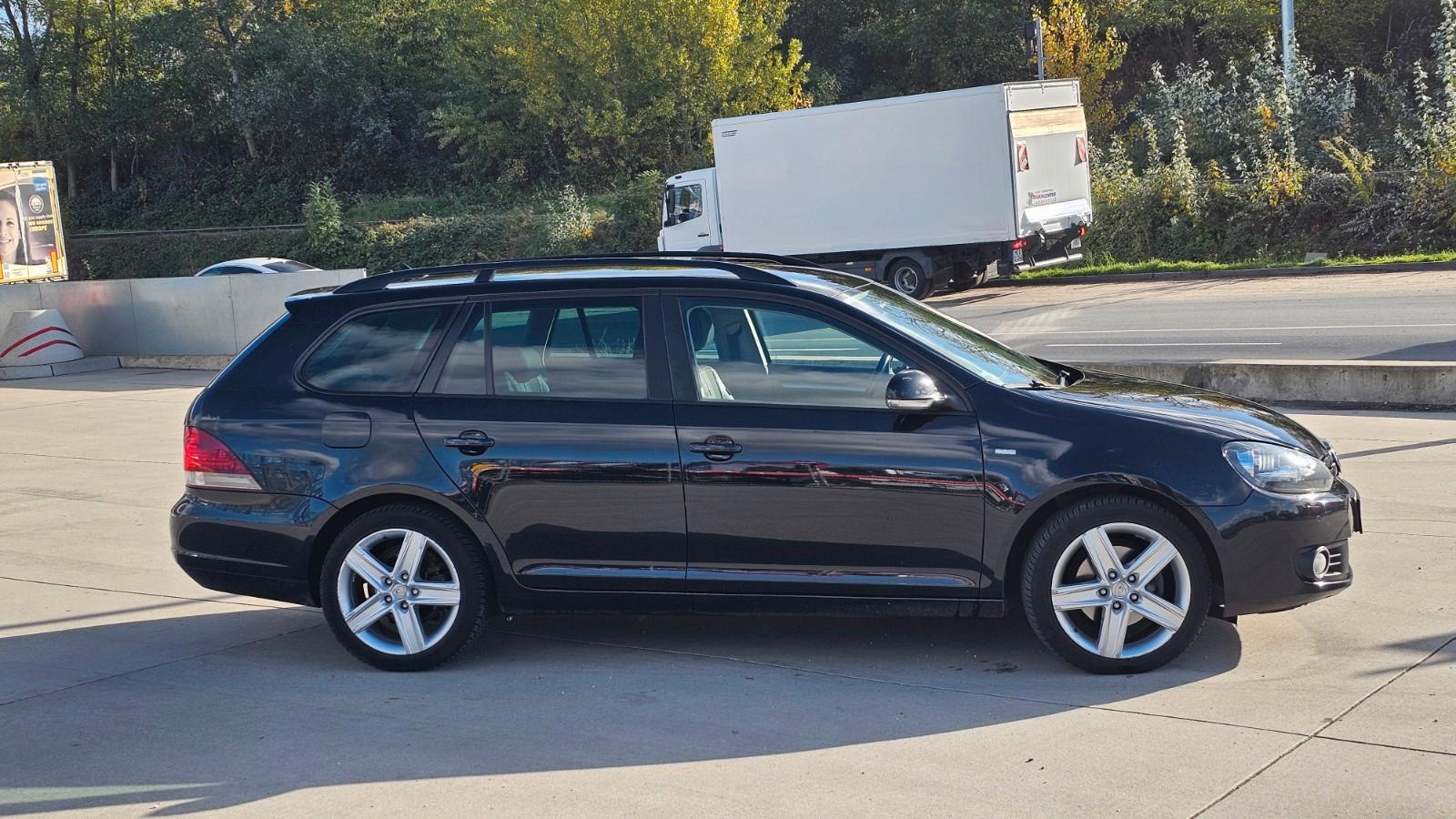 Volkswagen Golf 2013 — rear view