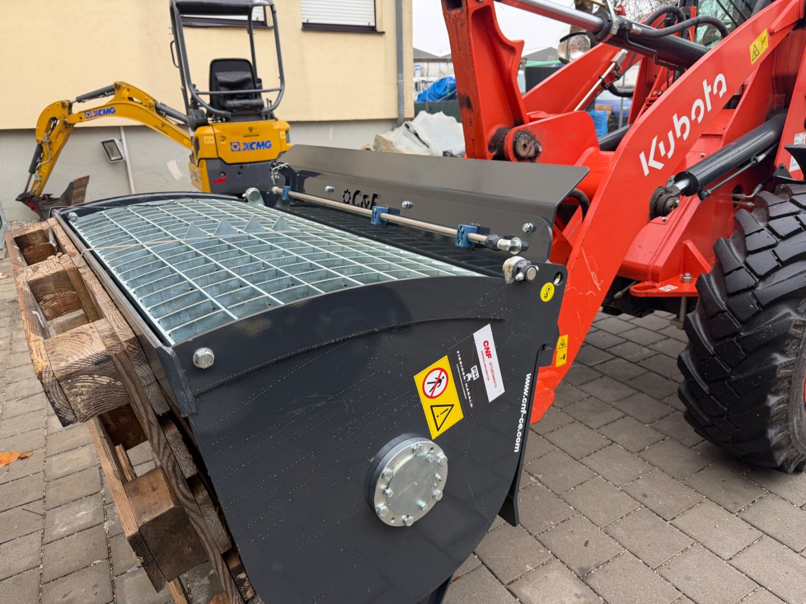 Fahrzeugabbildung Volvo CNF-BMX 400 Betonmischschaufel für Radlader