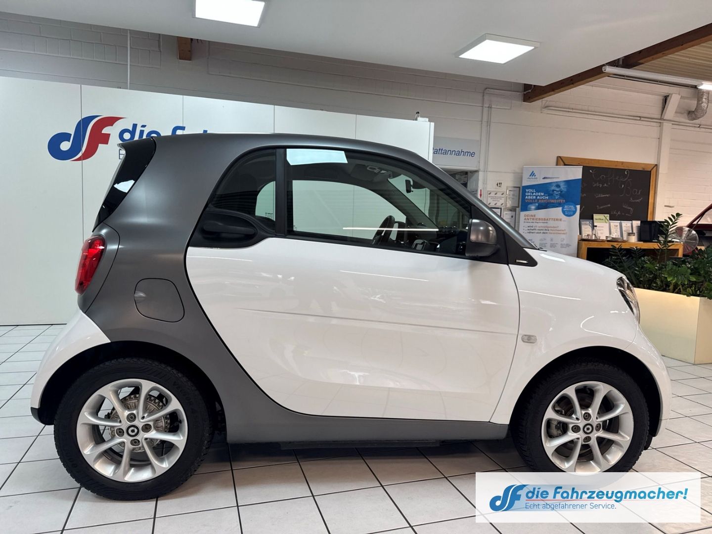 Fahrzeugabbildung Smart fortwo coupe electric drive EQ Navi Klimaautom K