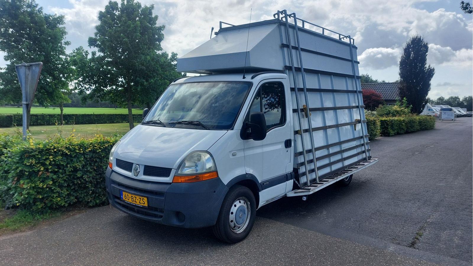 Renault Master T35 2.5dCi Glasresteel BJ 2006