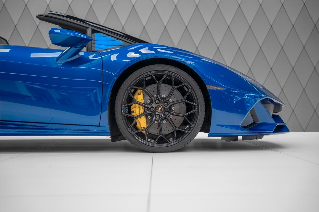 Huracán EVO Spyder BLU SIDERIS LIFT SENSONUM - Bild 7