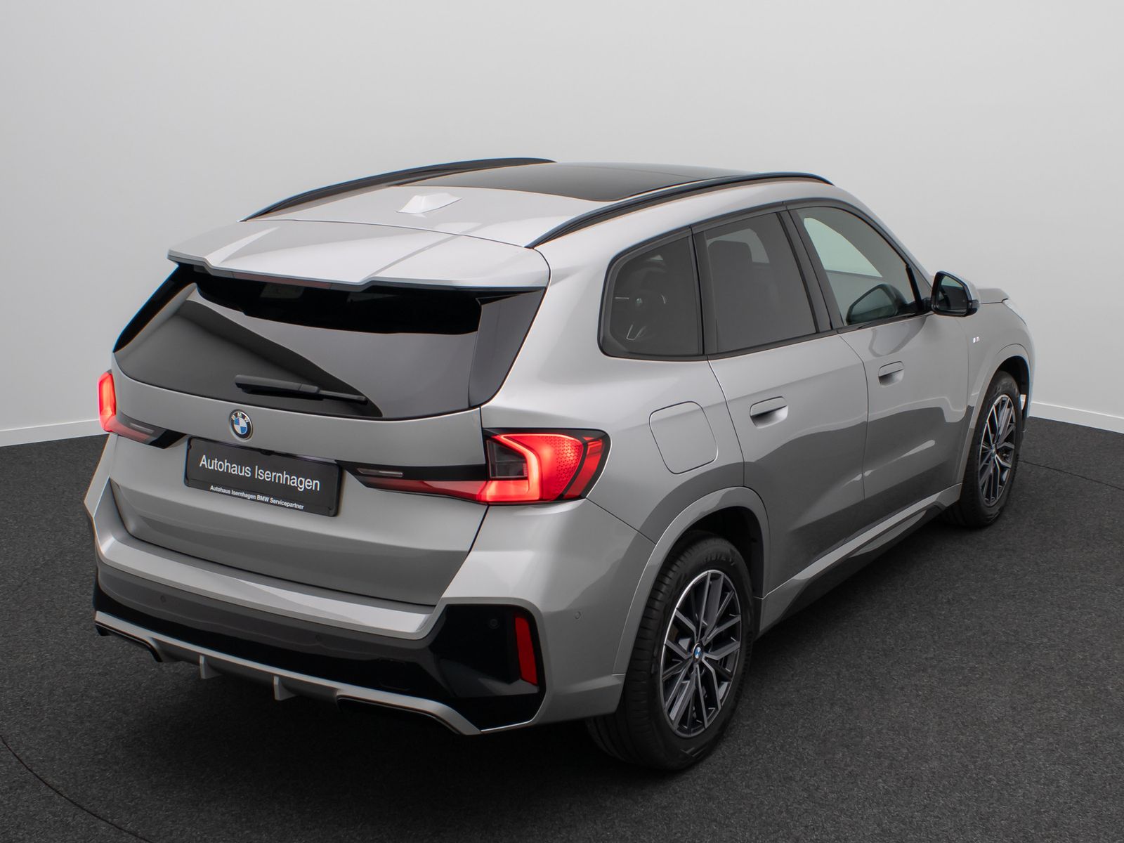Fahrzeugabbildung BMW X1 sD18d M Sport Panorama Kamera DAB Komfort