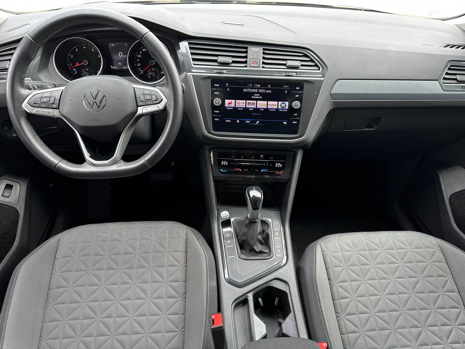 Fahrzeugabbildung Volkswagen Tiguan 1.5 TSI DSG Life LED+ACC+KAMERA+KEYLESSGO