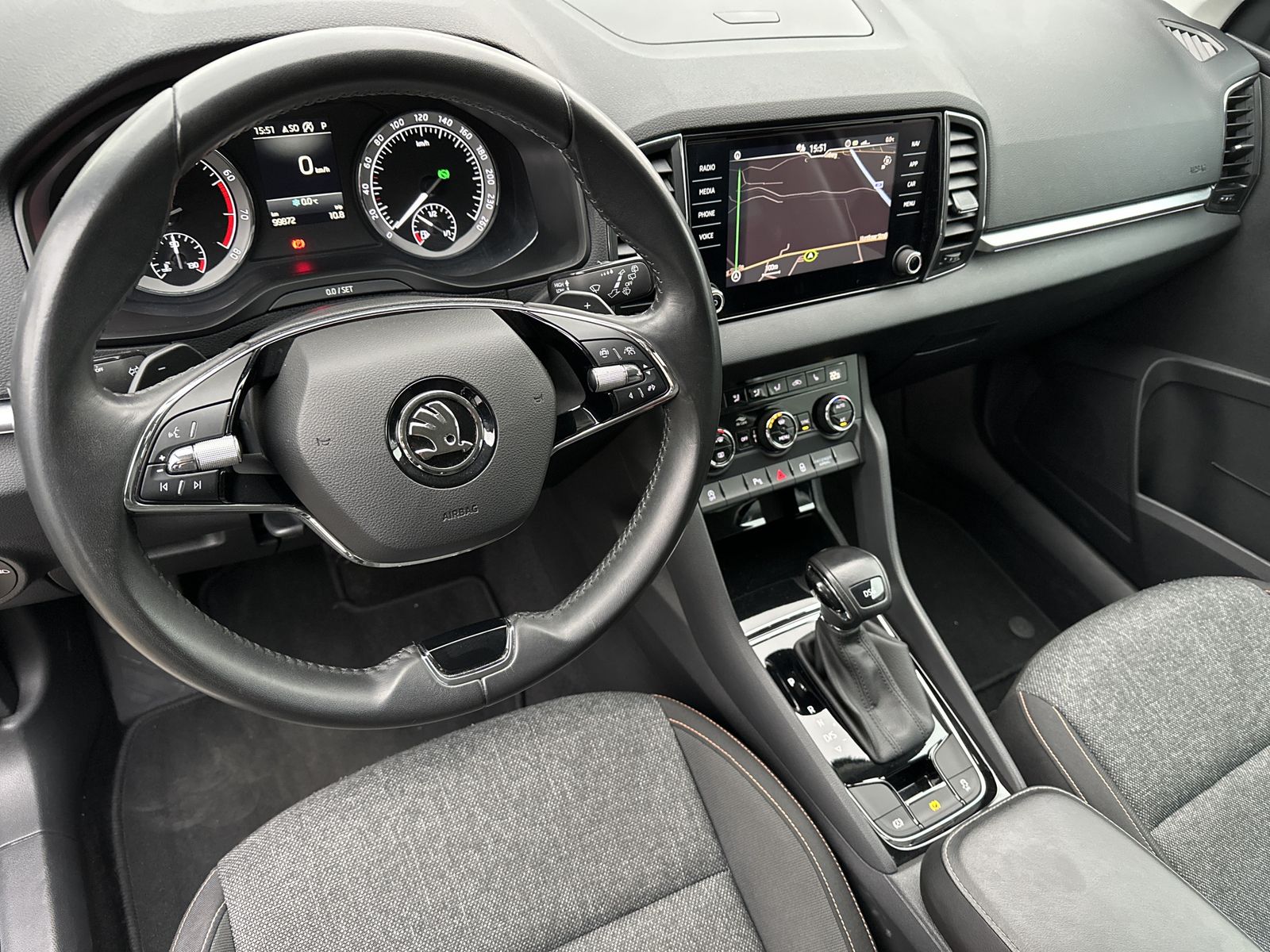 Fahrzeugabbildung SKODA Karoq 1.5 TSI DSG Clever NAV+LED+18ZO+CARPLAY+PP