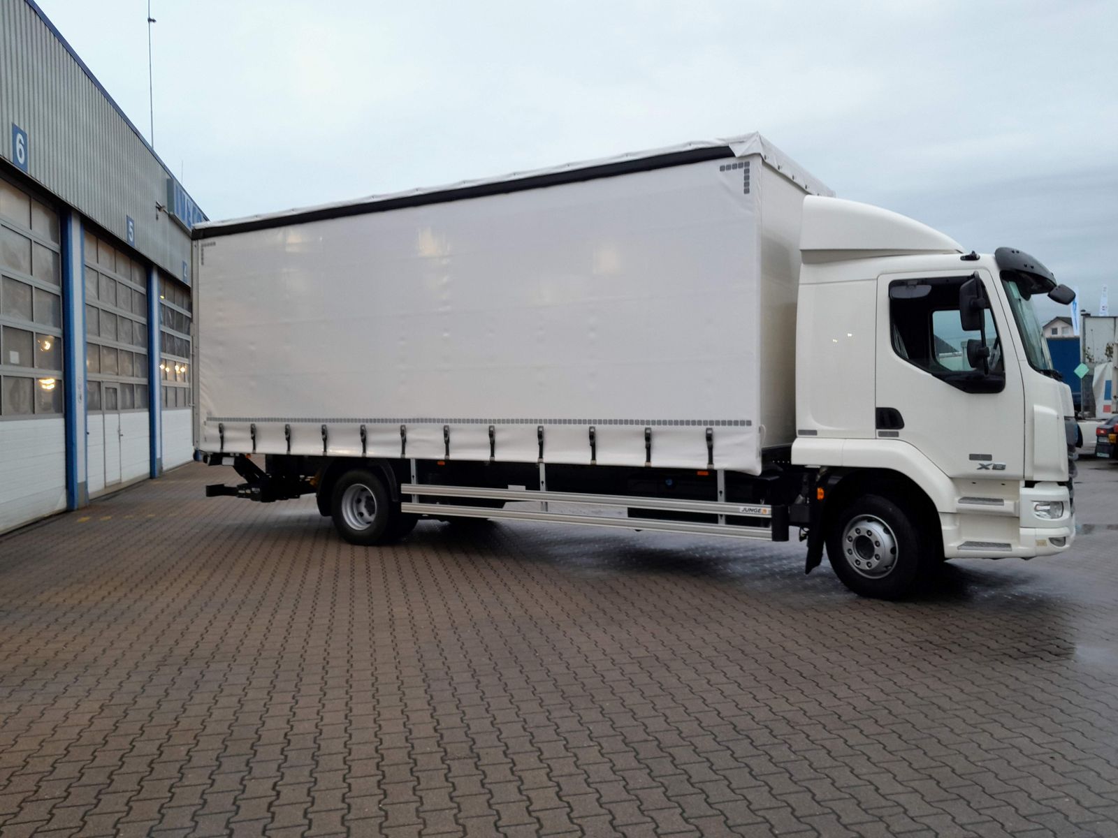 Fahrzeugabbildung DAF FA XB 290 16t Junge Curtainsider