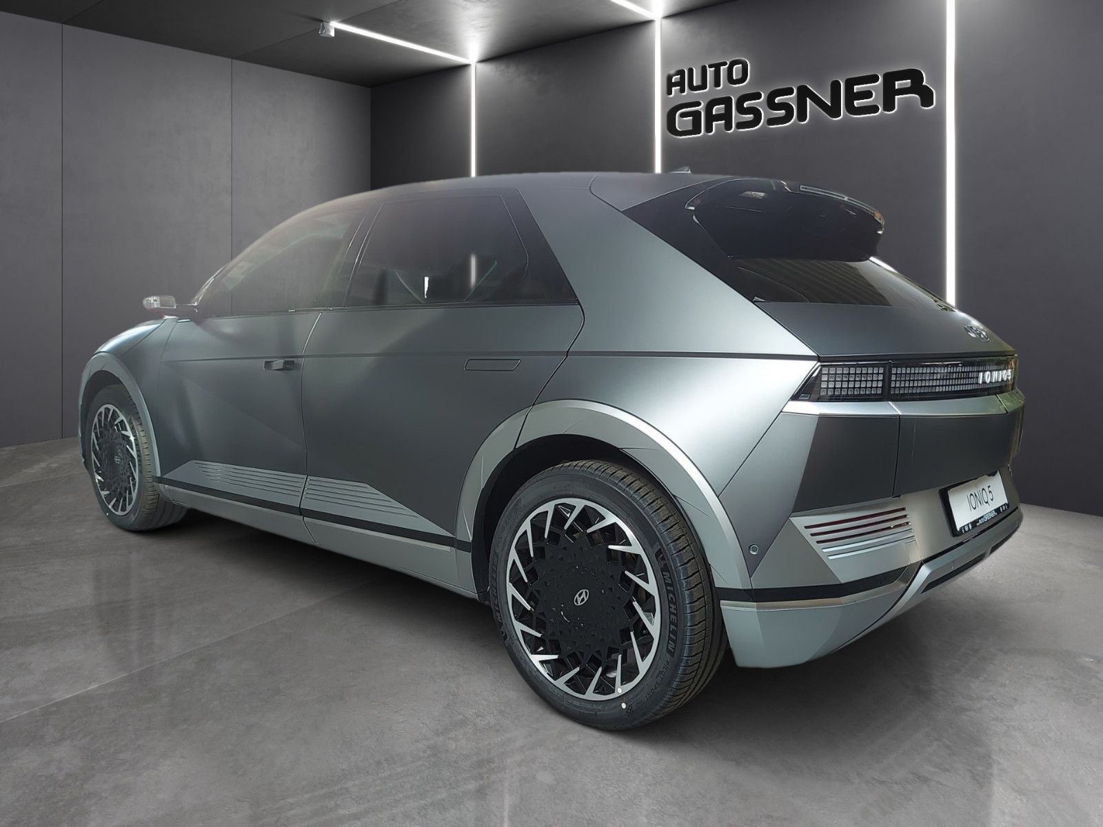 Fahrzeugabbildung Hyundai IONIQ 5 325PS 4WD Uniq Relax Kamerap. 20 Zoll