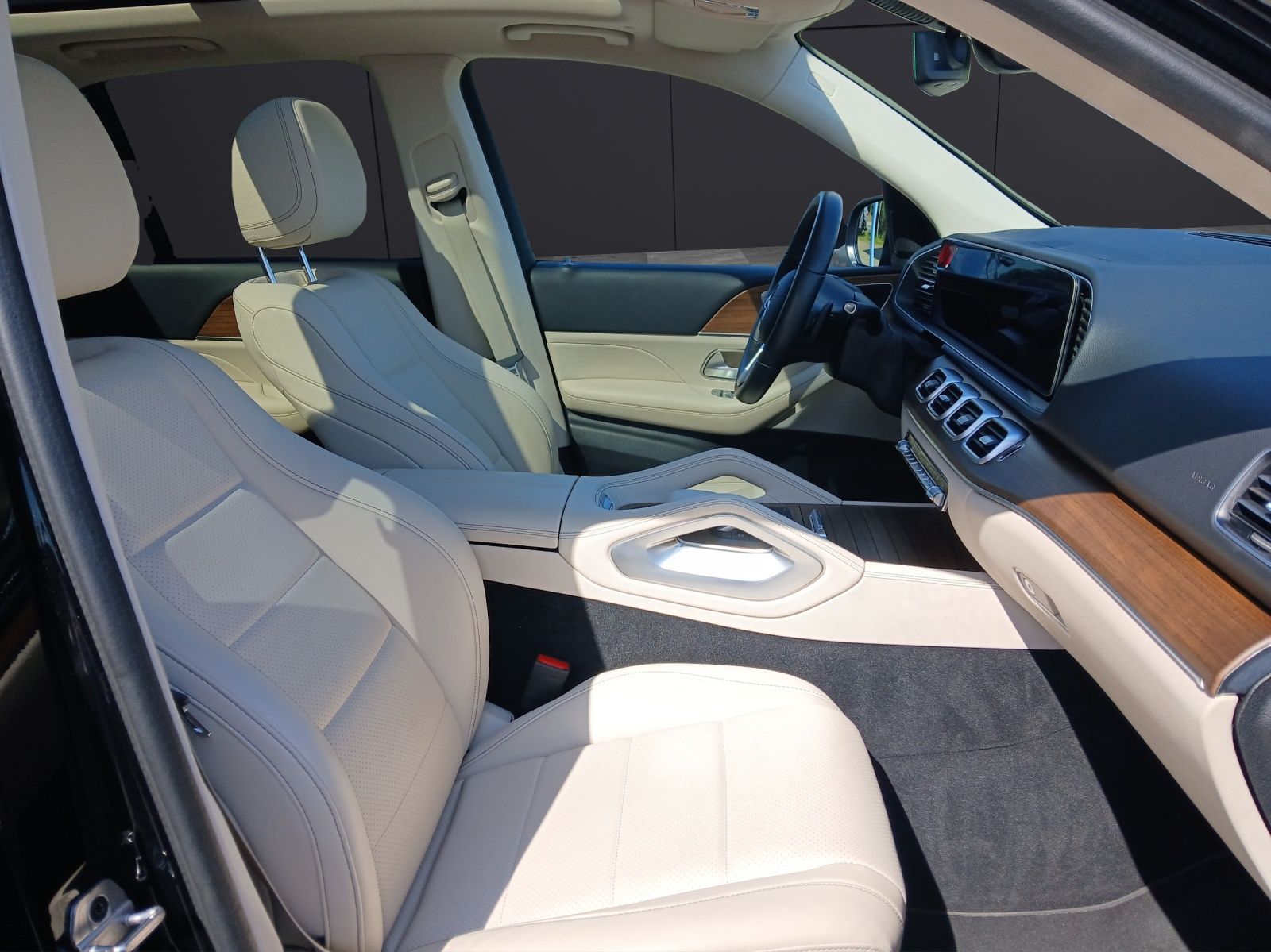 Fahrzeugabbildung Mercedes-Benz GLE 350 de 4Matic 9G AMG-Line Pano