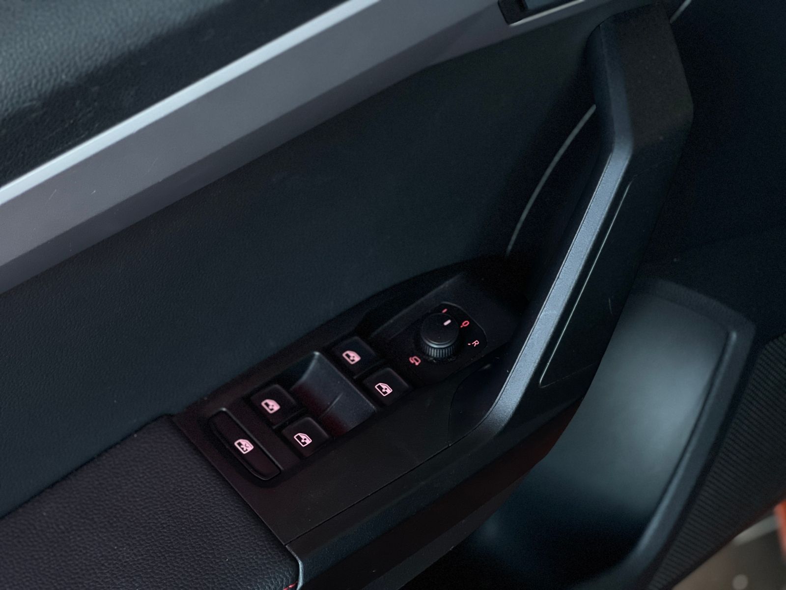 Fahrzeugabbildung SEAT IBIZA 1.0 TSI FR KLIMA LED NAVI ALU