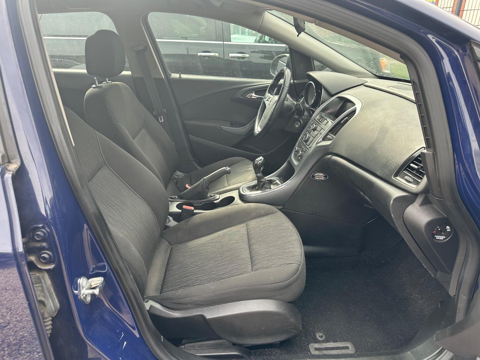 Opel Astra 2015 — photo 14