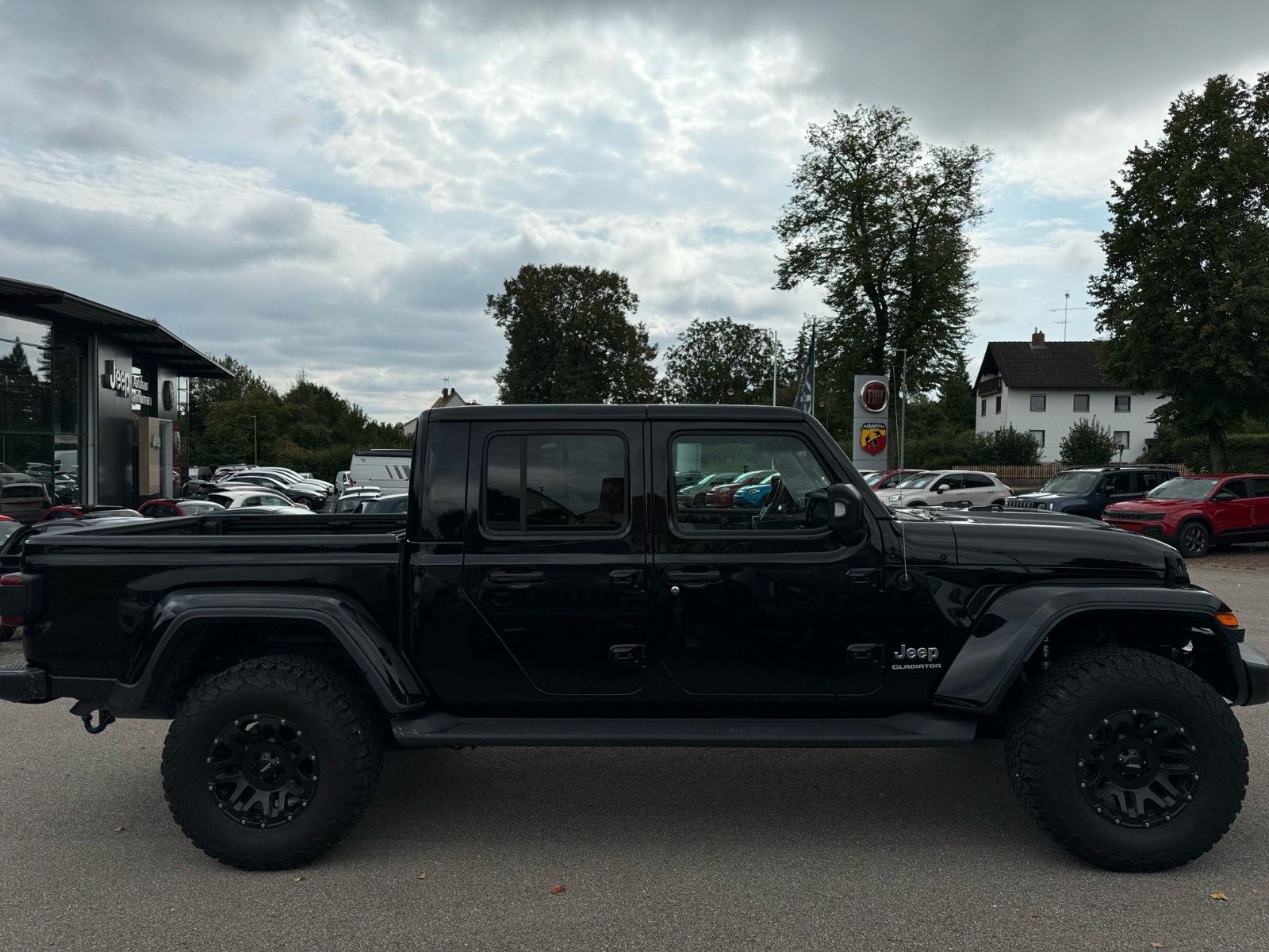 Fahrzeugabbildung Jeep GLADIATOR  OVERLAND AHK BREITER HÖHER