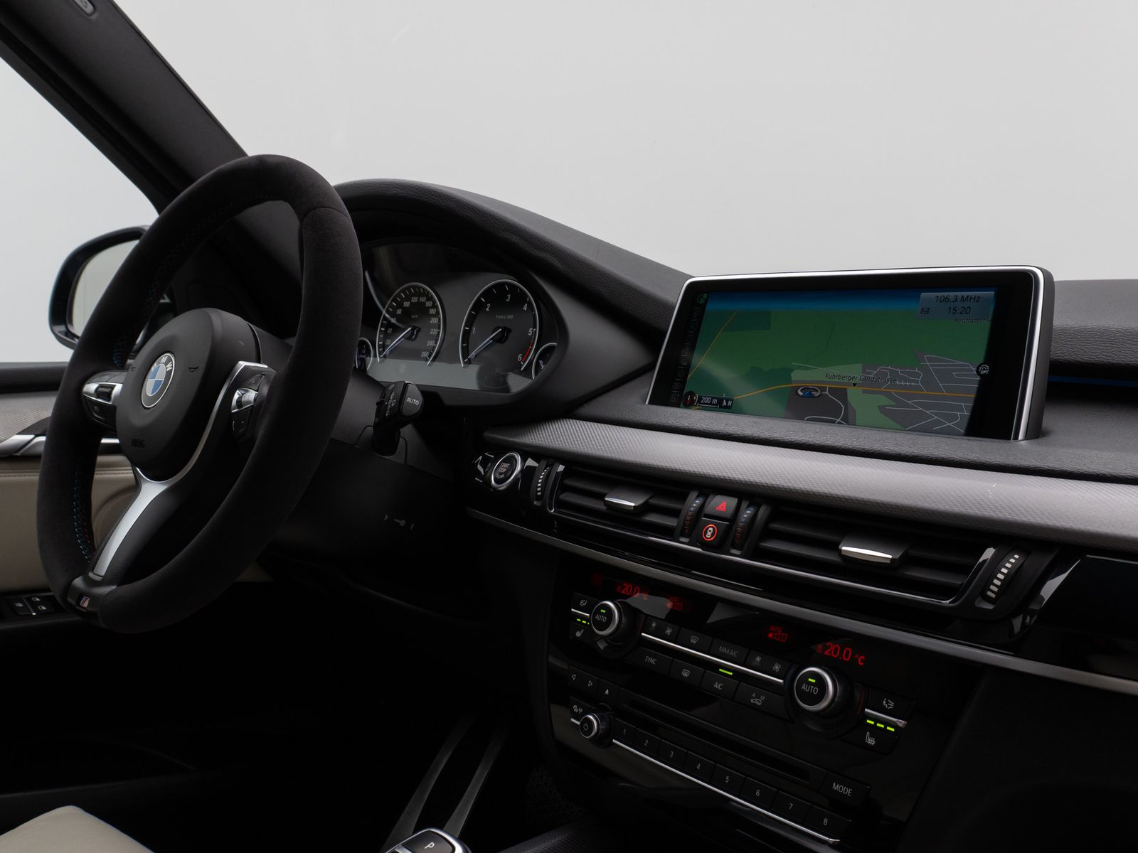 Fahrzeugabbildung BMW X5 xD30d M Sport HUD HiFi NaviPro PDC LED Leder