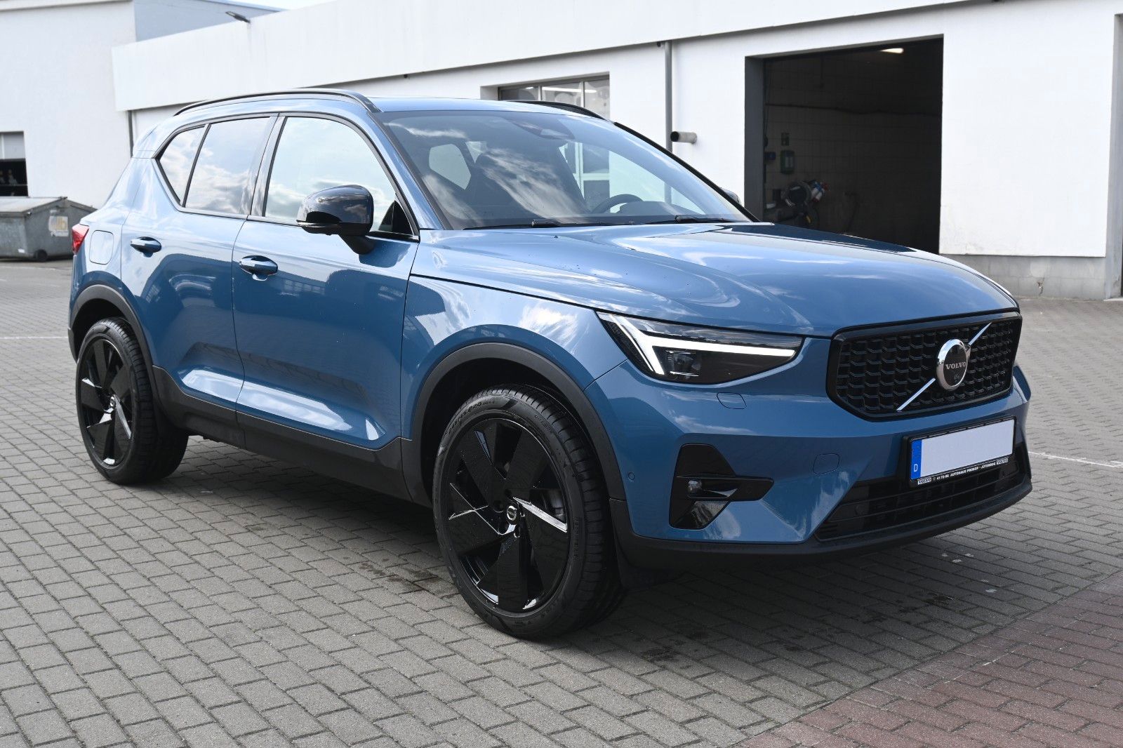 Fahrzeugabbildung Volvo XC40 B4 Black Ultra Dark*FSHZG*PANO*360°*ACC