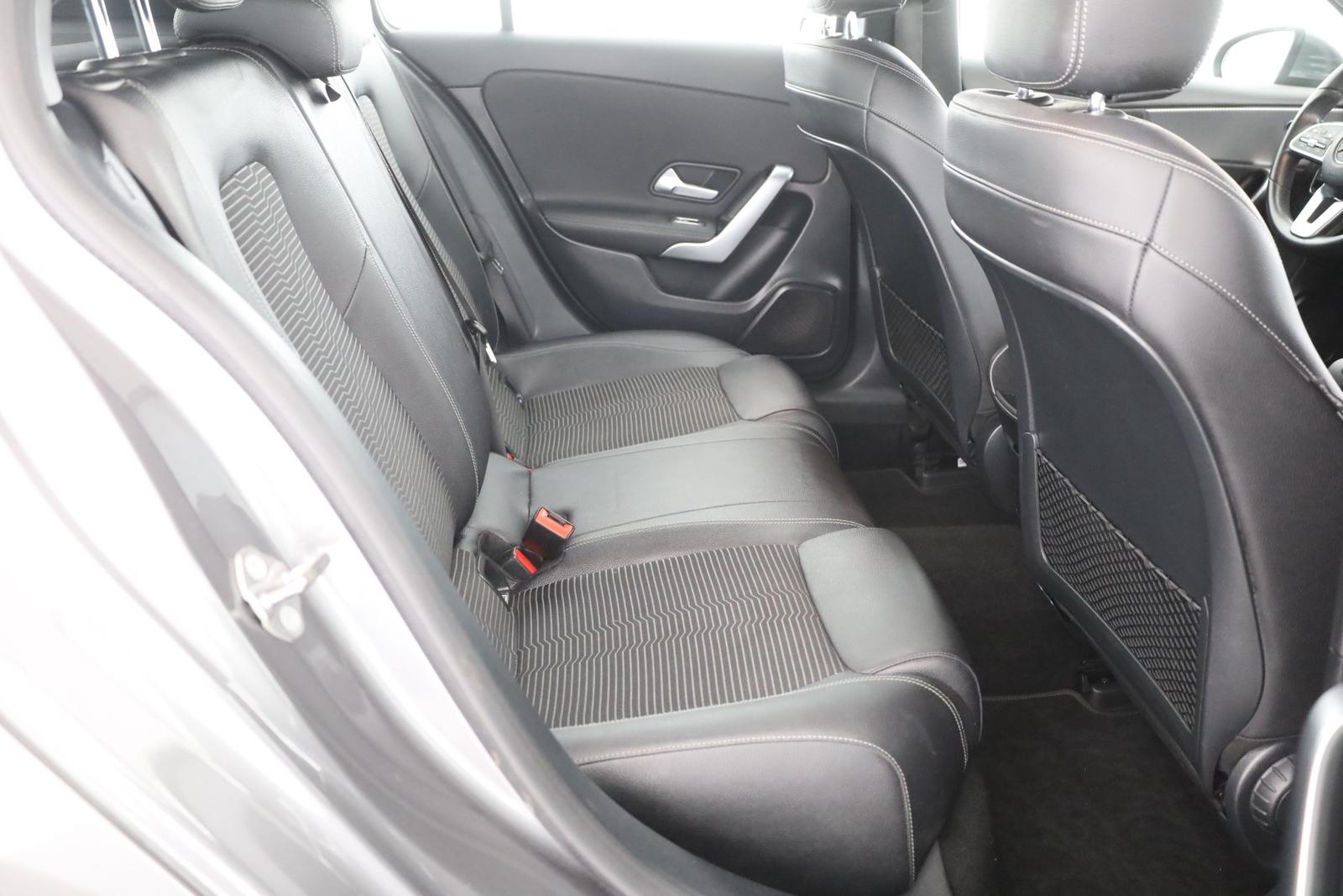Mercedes-Benz A250 Progressive LED Navi Sitzheizung Kamera AHK