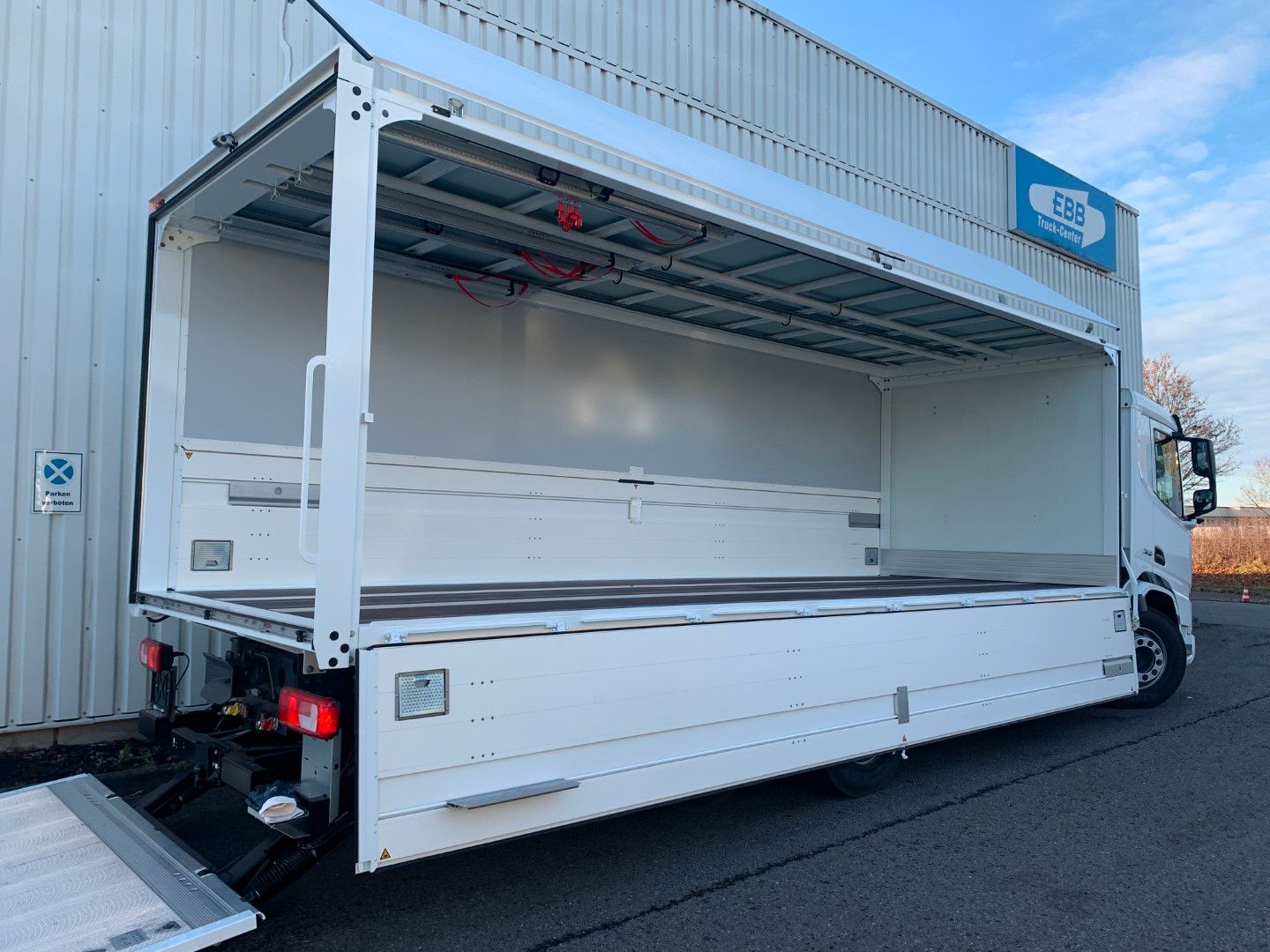 Fahrzeugabbildung DAF XD 450 FAN Swing-Board-Aufbau