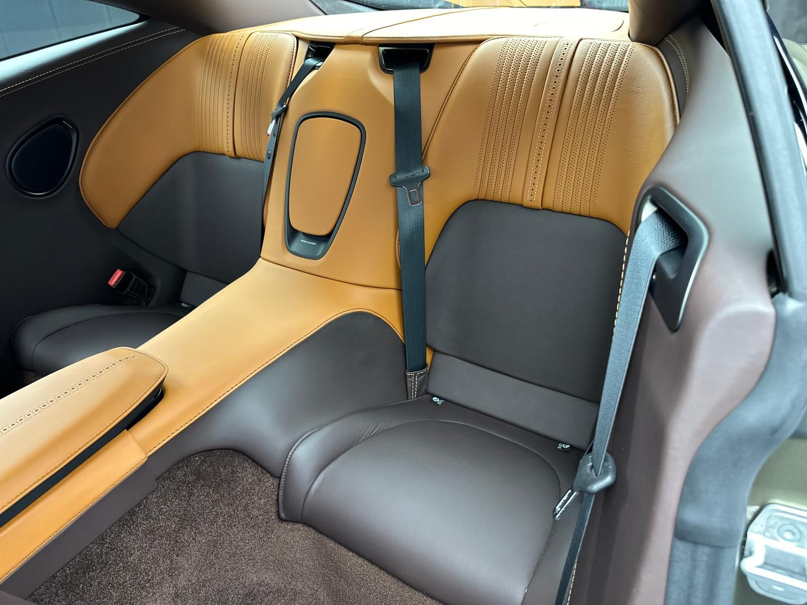 Fahrzeugabbildung Aston Martin DB11 V12/NEW-HERITAGE/DUOTONE/B&O/FINISHER/BLACK