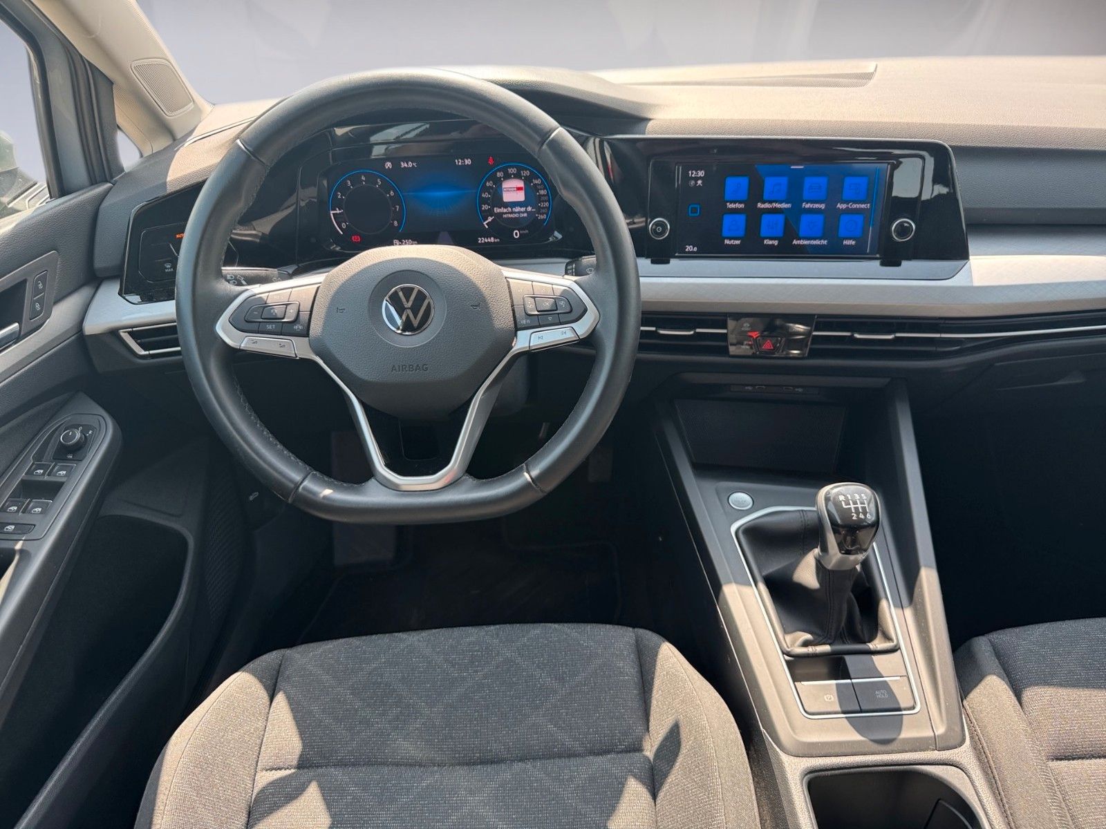 Fahrzeugabbildung Volkswagen Golf VIII Variant Life 1.0 TSI