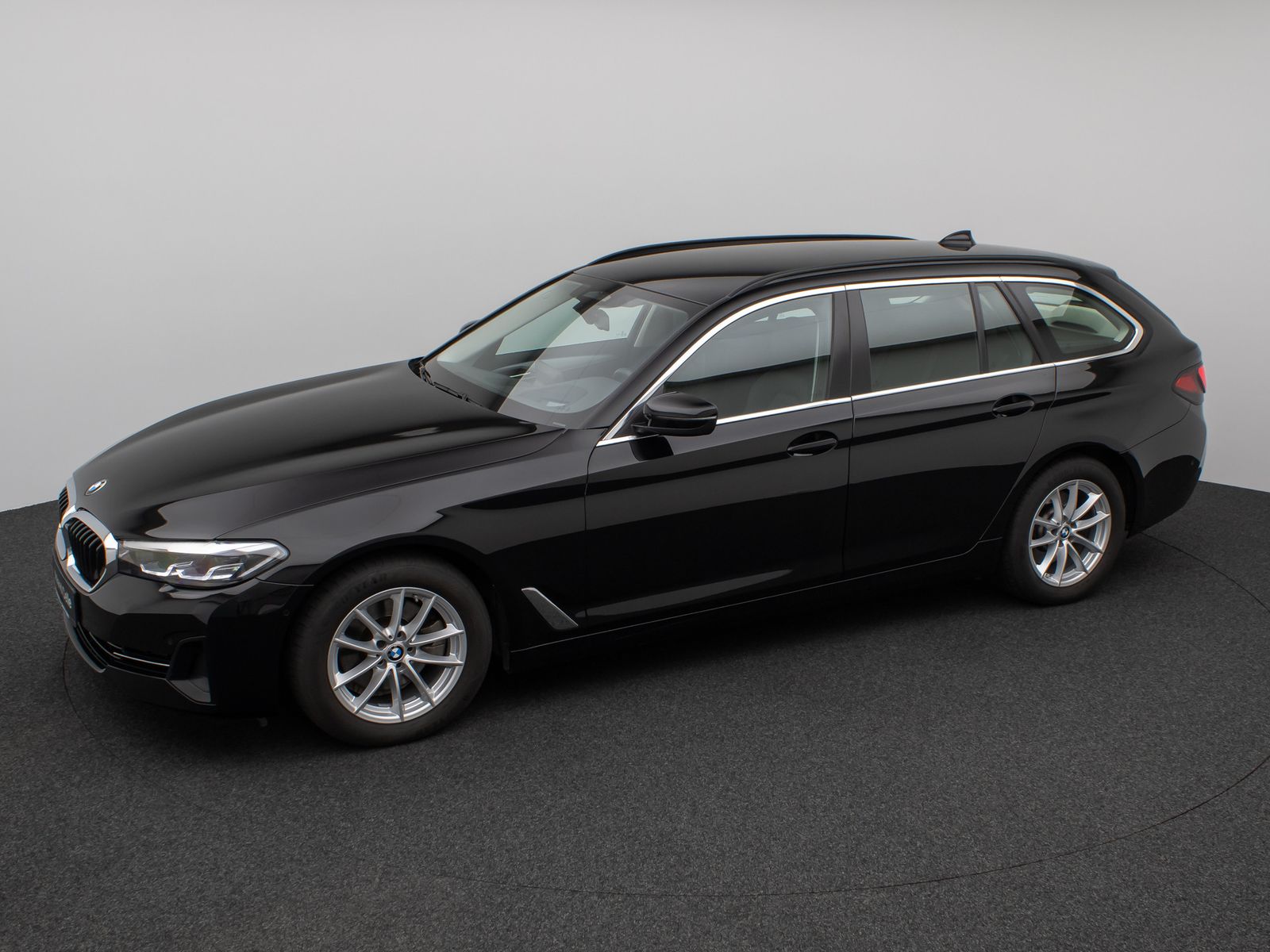 Fahrzeugabbildung BMW 520d xD Kamera HUD DAB 4xKlima Sport Leder Alarm