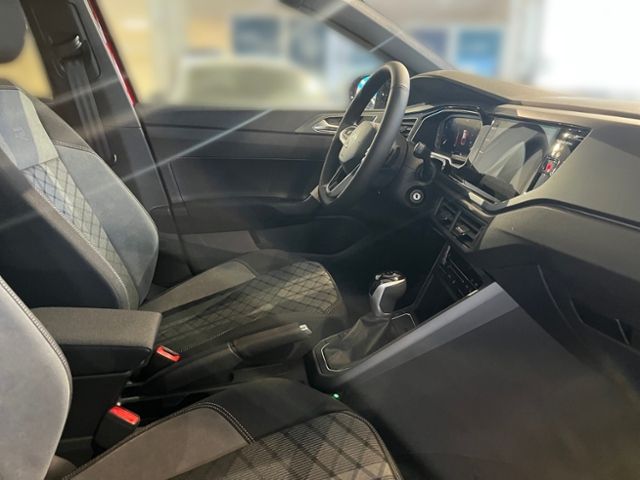 Fahrzeugabbildung Volkswagen Taigo 1.0 TSI DSG R-LINE GJR BLACK ROOF