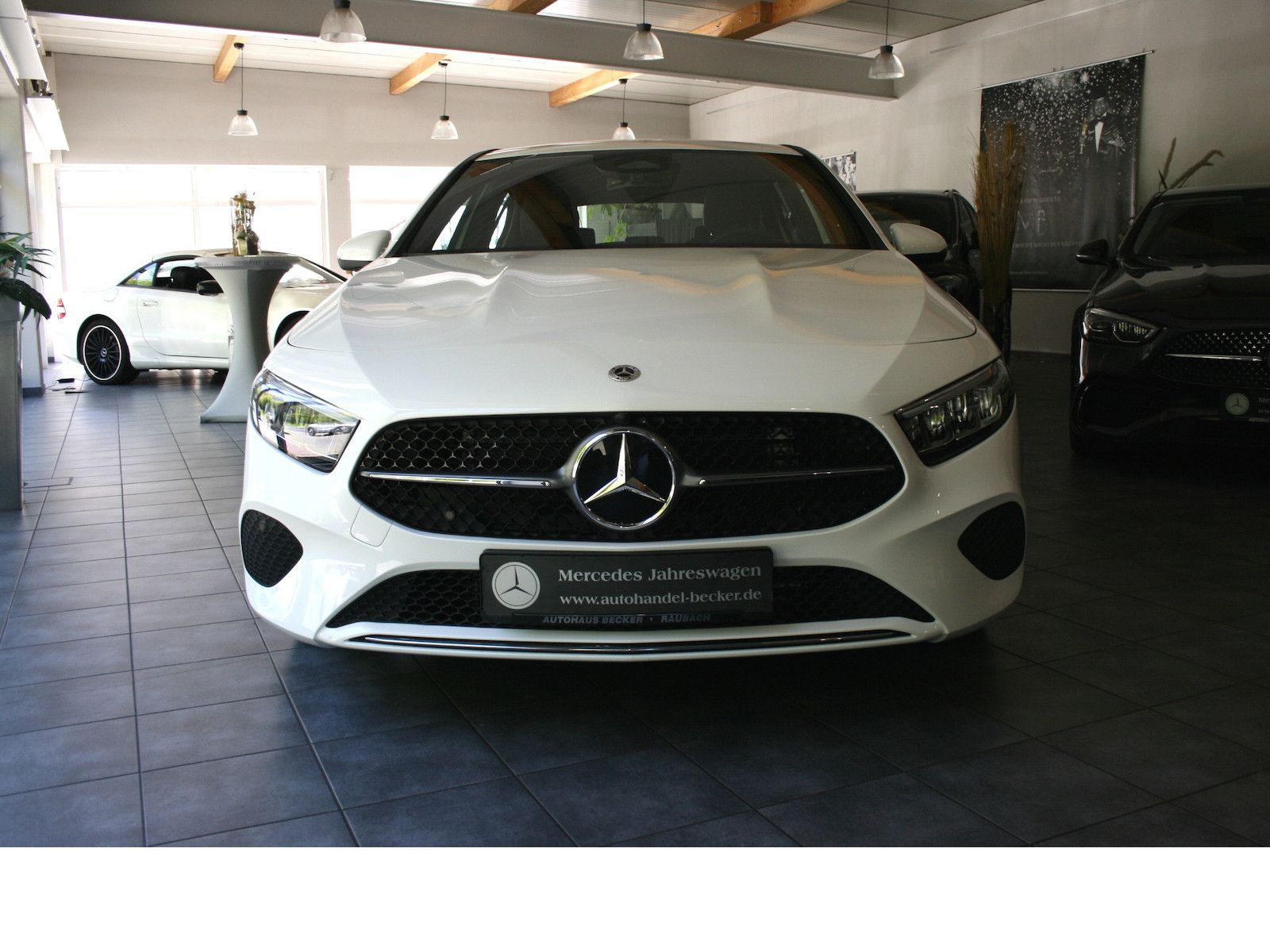 Fahrzeugabbildung Mercedes-Benz A 200 d Progr.Advanced*AHK*DISTRONIC*Winterpaket