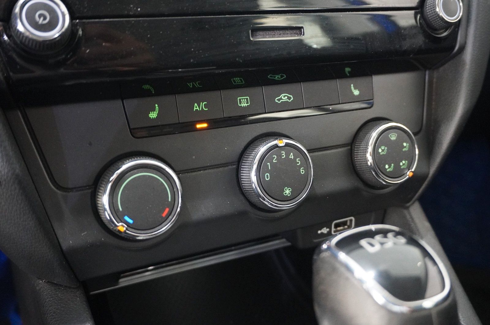 Fahrzeugabbildung SKODA Octavia Combi 1.5 TSI AMBITION 7-DSG LED/SHZ/AHK