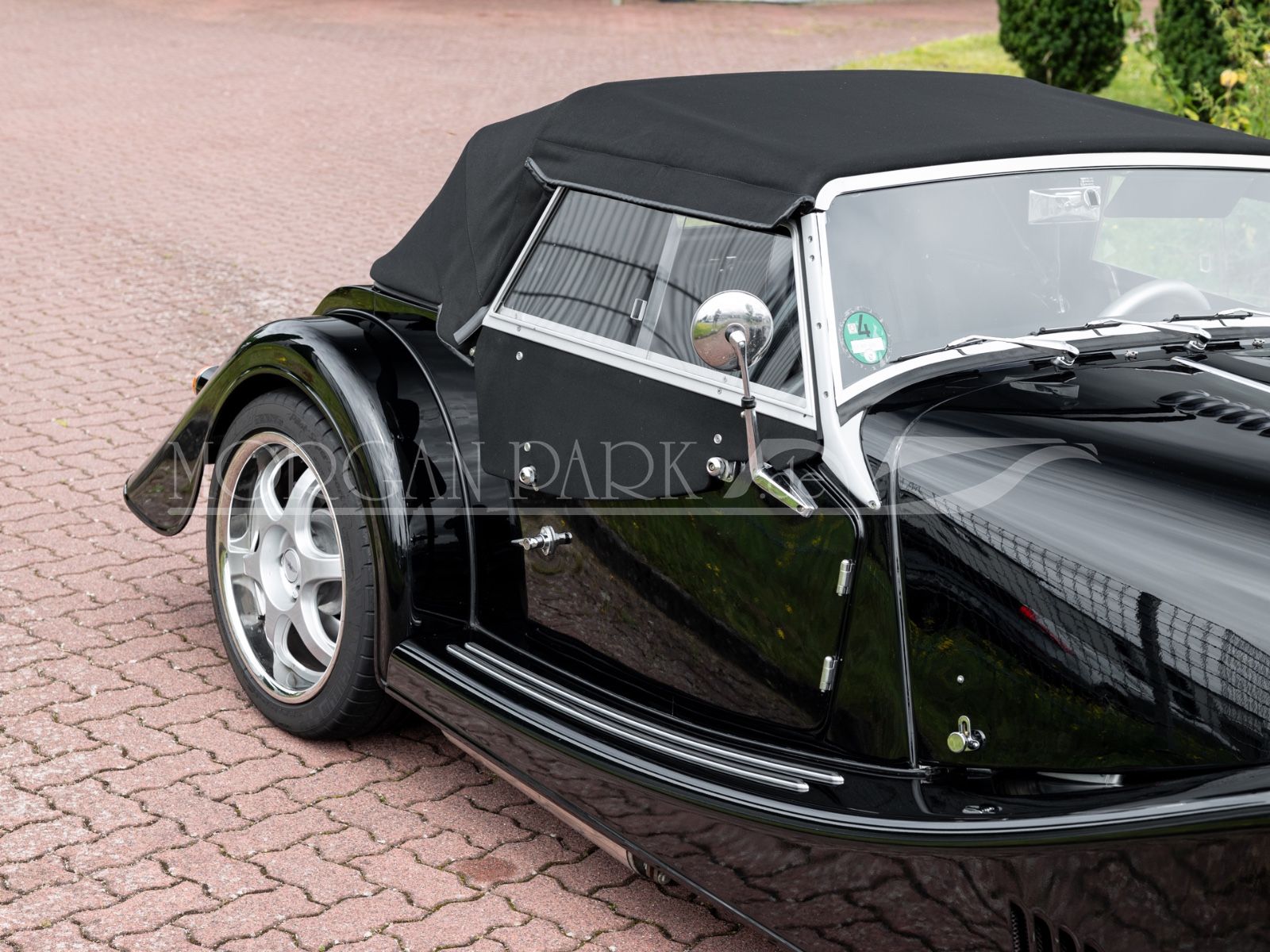 Fahrzeugabbildung Morgan Plus 8 *Sport Black + Automatikgetriebe*