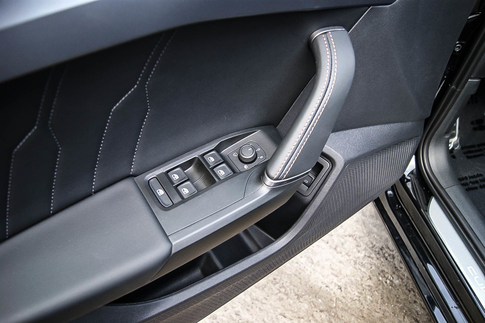 Fahrzeugabbildung CUPRA Leon Sportstourer e-HYBRID VIRTUAL ACC XL 1HAND