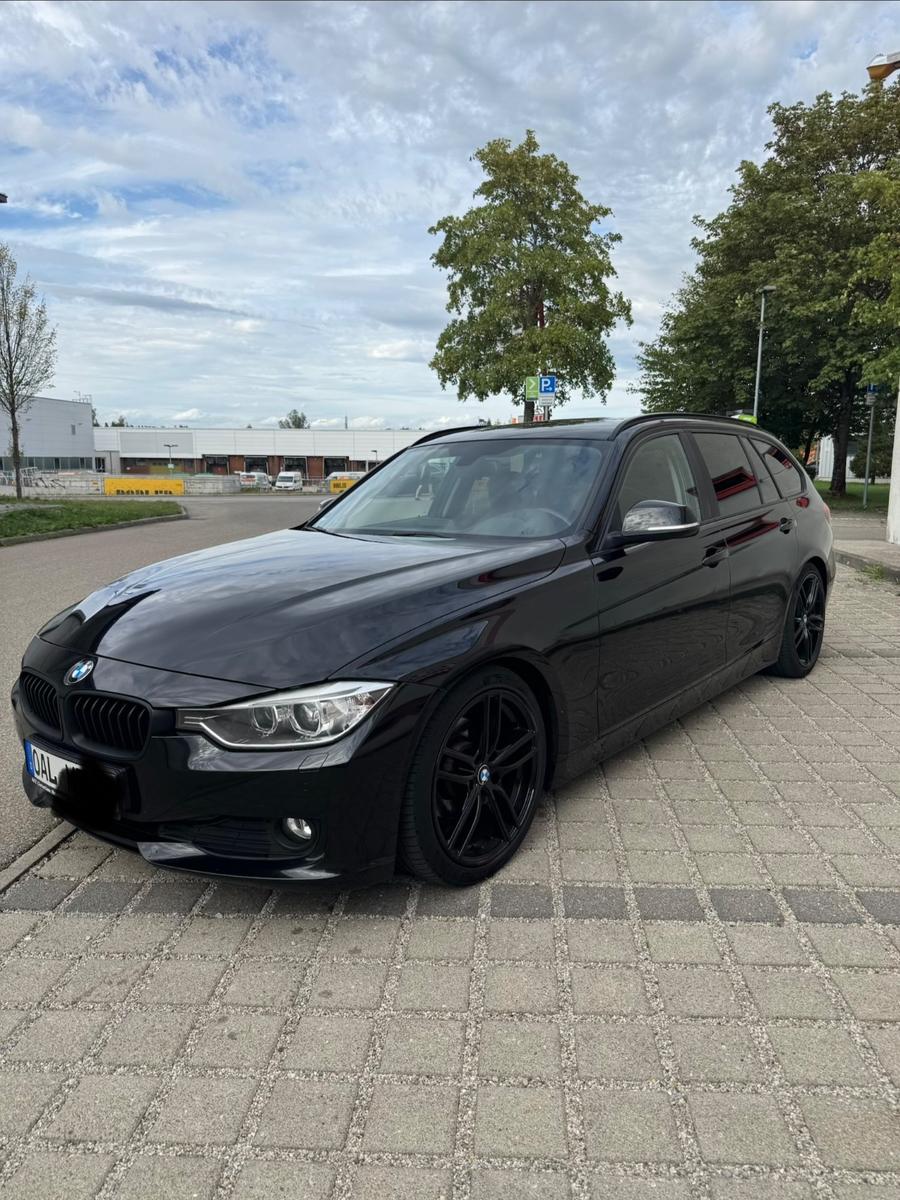 BMW 318 2013 — rear view