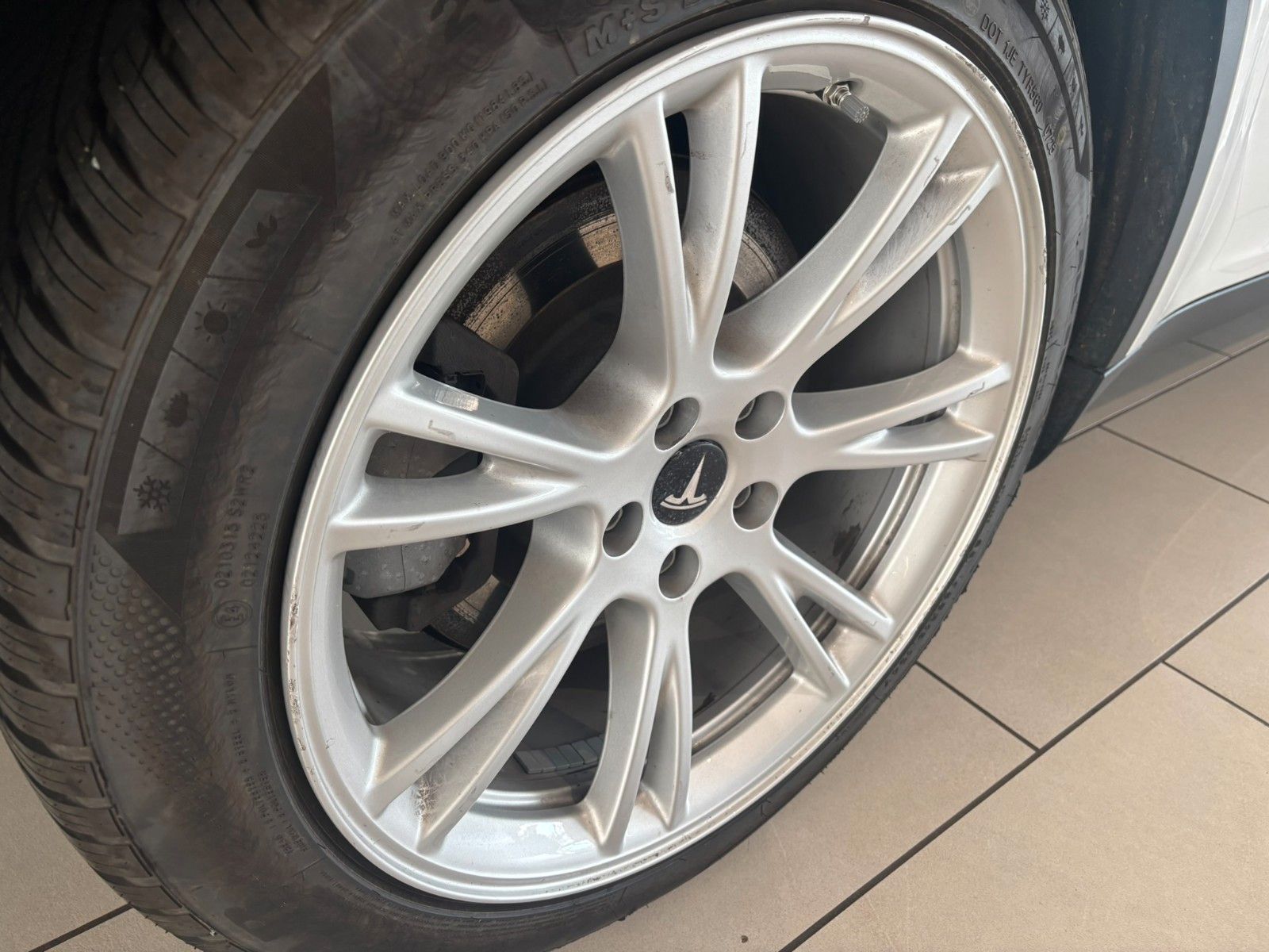 Fahrzeugabbildung Tesla Model Y Long Range Dual AWD SHZ/NAVI/19"ALU/ALLW