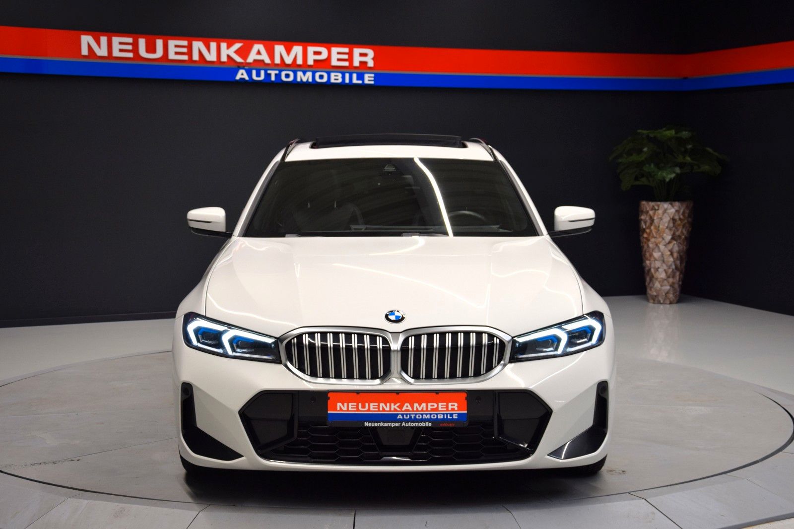 Fahrzeugabbildung BMW 318 i Touring M Sport ACC Pano AHK Memory Kamera