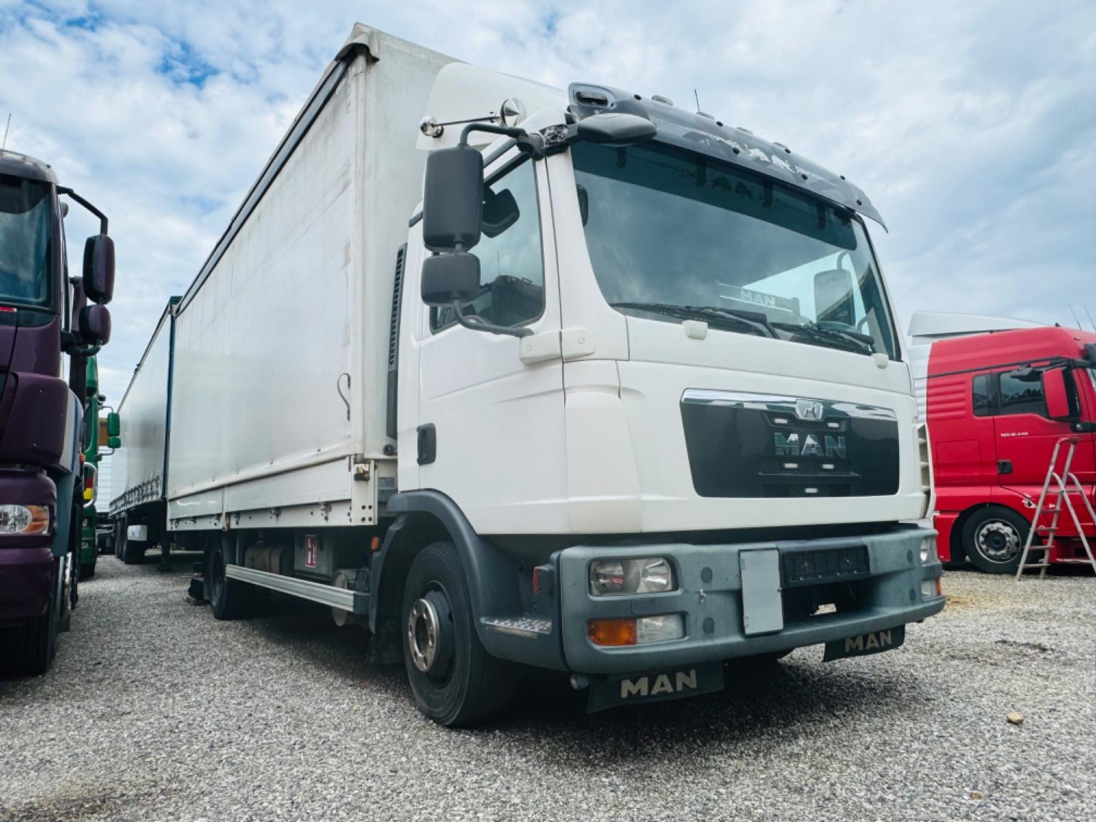 MAN TGL 12.220 mit Plane/Pritsche und Ladebordwand