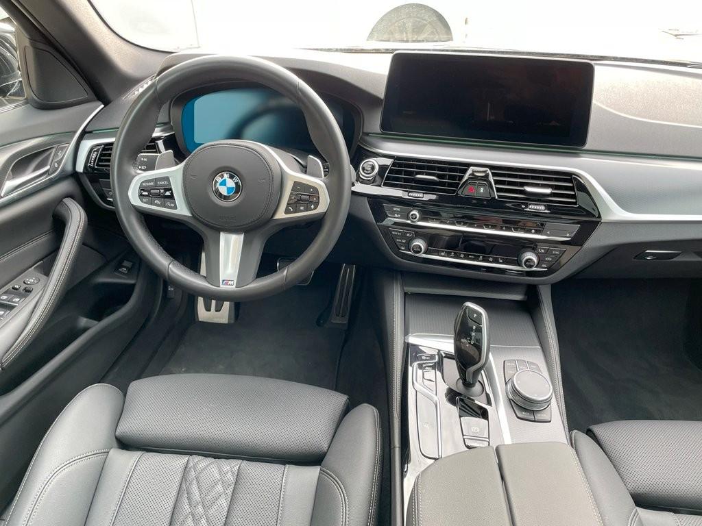 BMW 520d xDrive Touring/M-Sport/19"/AHK/Pano/ACC/Key – 7