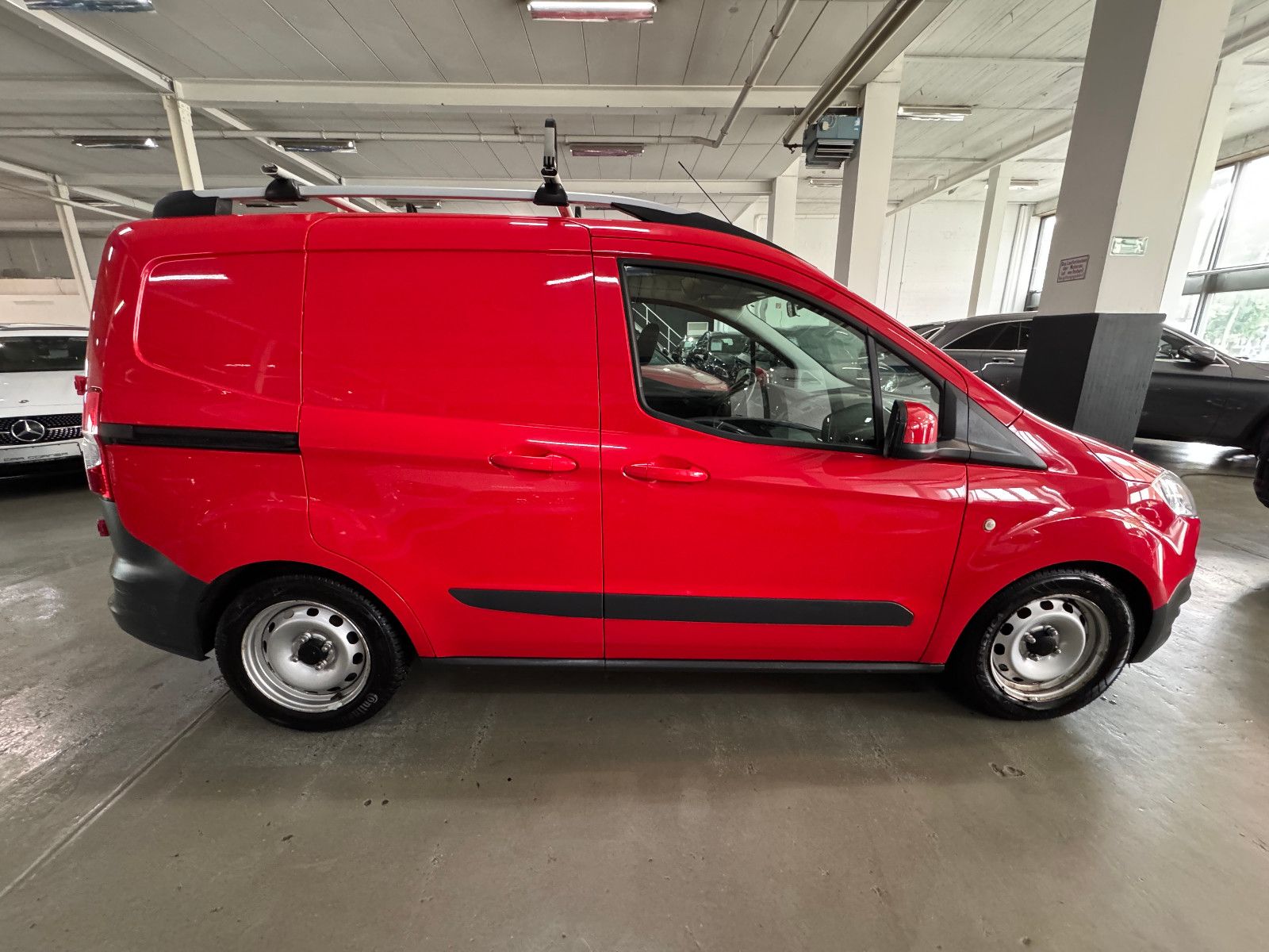 Fahrzeugabbildung Ford Tourneo Courier 1.5 TDCI TREND SERVICE & TÜV NEU