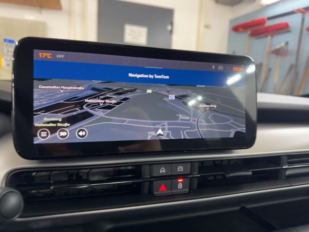 Fahrzeugabbildung Jeep Avenger e-Hybrid Altitude ALLWETTER NAVI WINTER