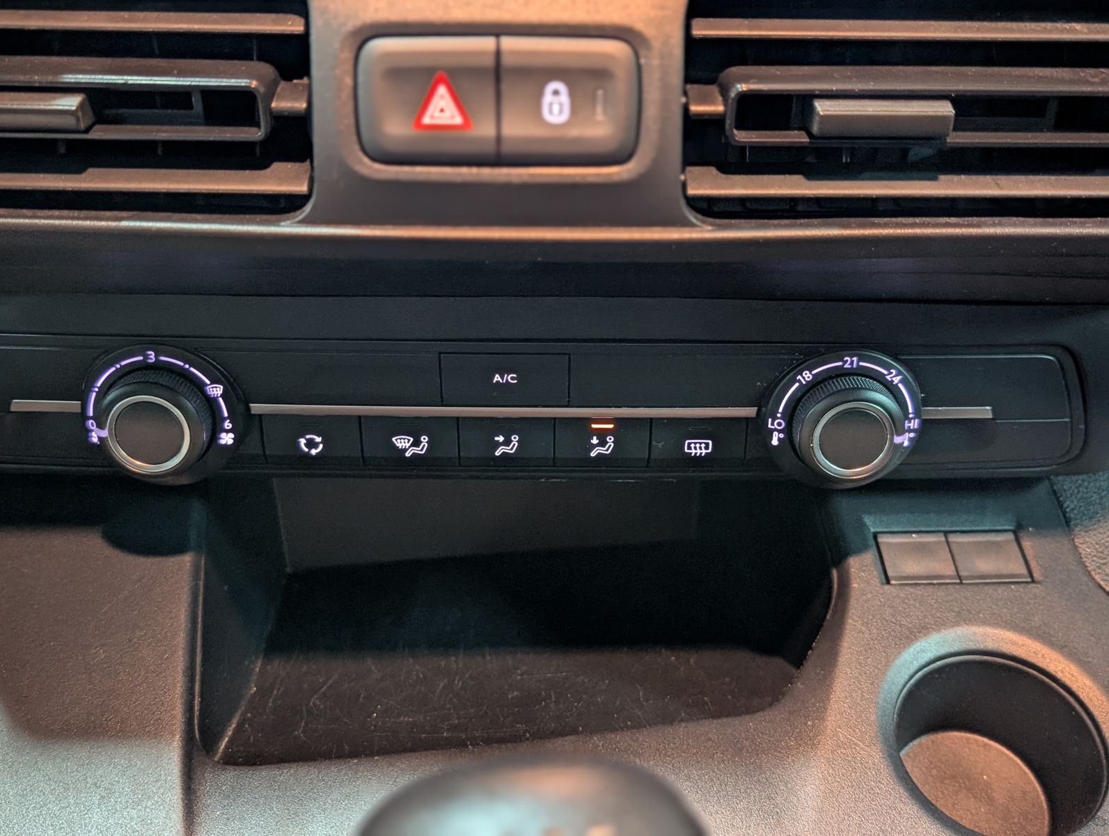 Fahrzeugabbildung Peugeot Rifter L1 Active BlueHDI TEMP PDC KLIMA BLUETOOT