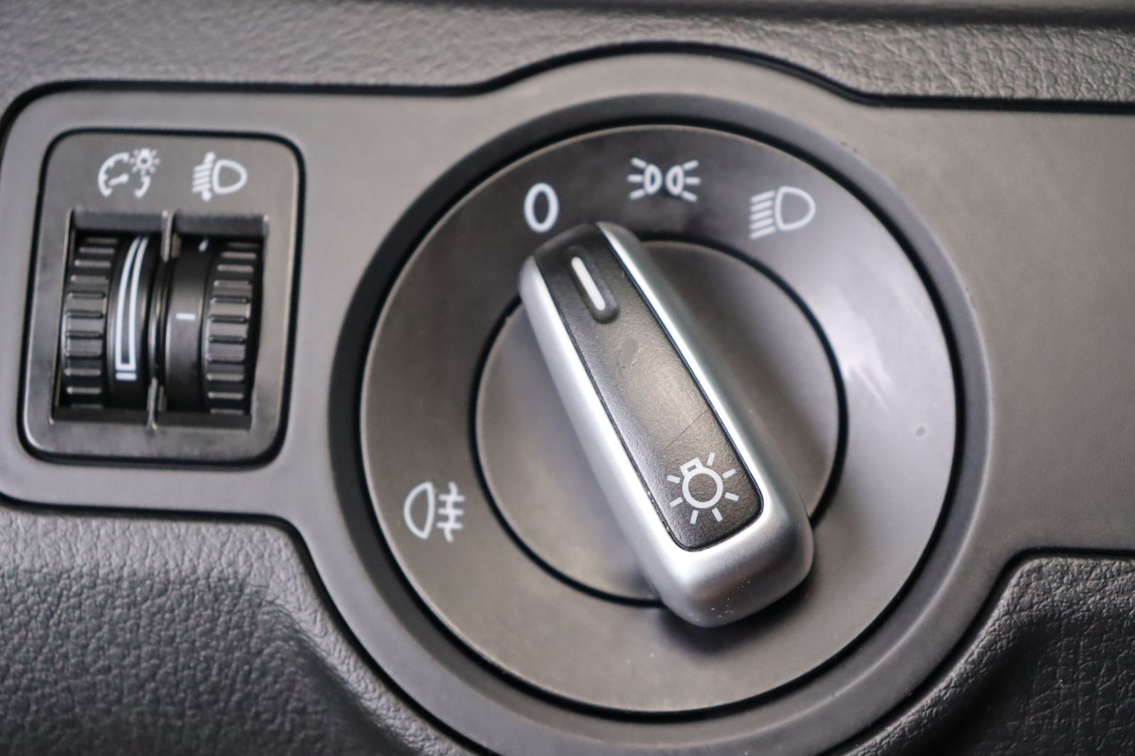 Fahrzeugabbildung Volkswagen Passat 1.4 TSI Trendline Variant  * Sitzhzg. PDC