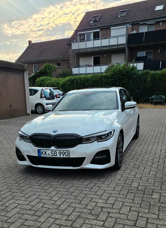 Image of BMW 320