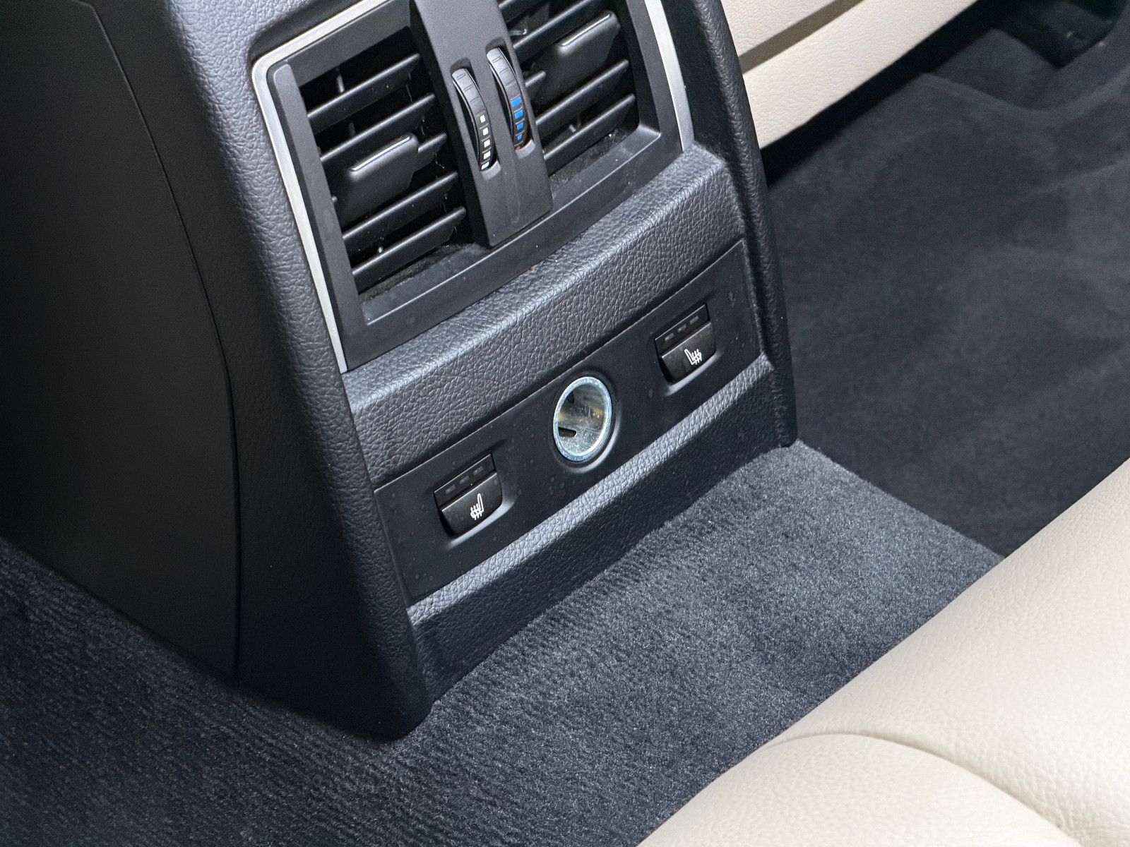 Fahrzeugabbildung BMW 335d xDrive Limo M Sport|H&K|PANO|HuD|VOLL