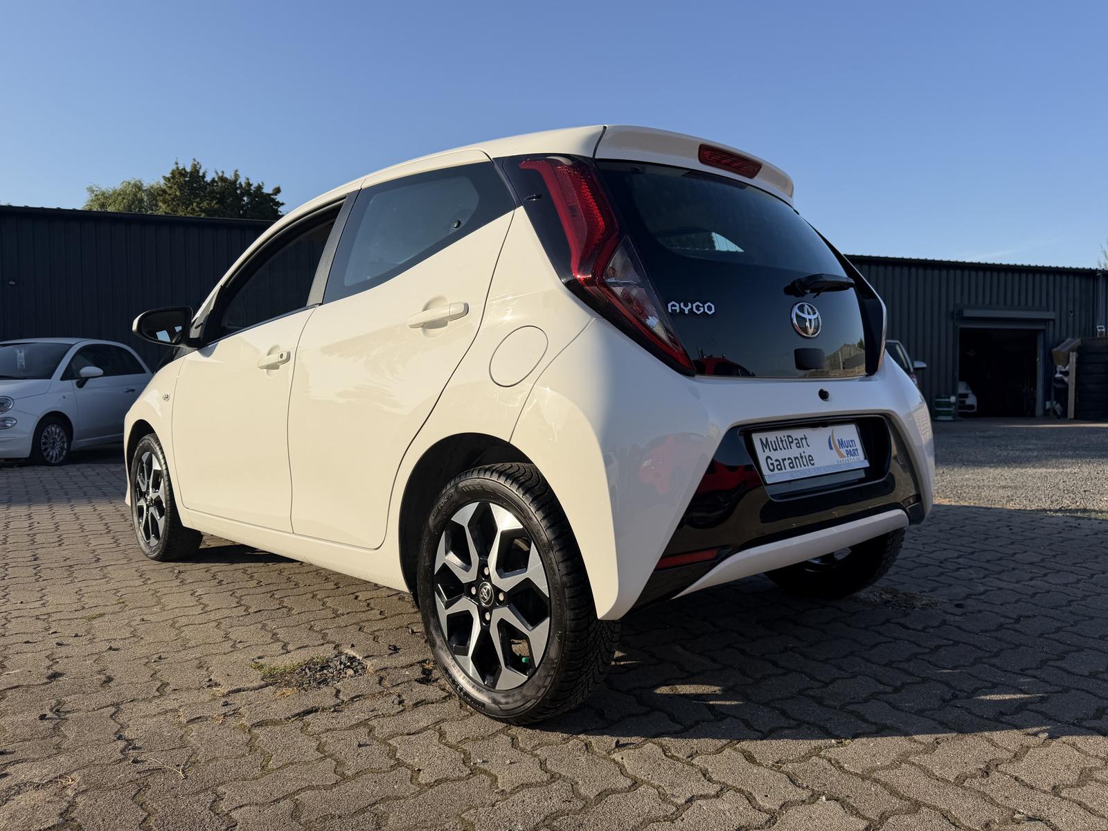 Toyota AYGO TEAM-D/KAMERA/KLIMA/AUTOMATIK/62TKM/1.HD