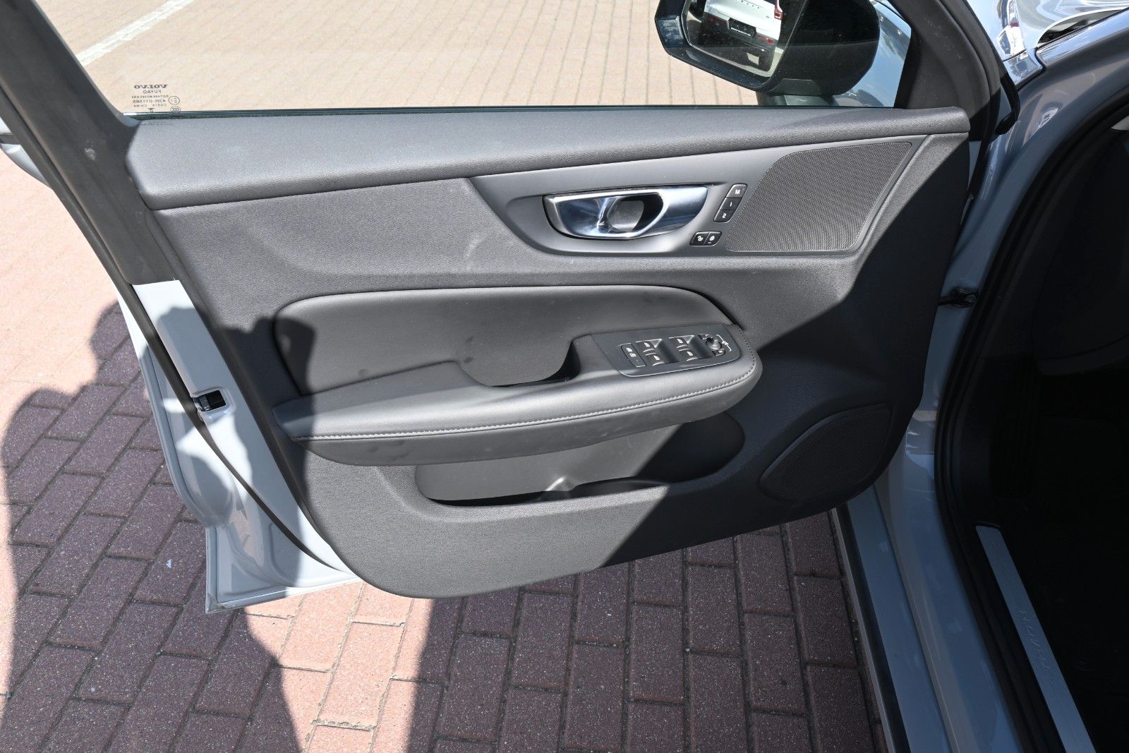 Fahrzeugabbildung Volvo V60 T6 Plus Dark AWD*AHK*Elekt.Sitze*75KM RW*