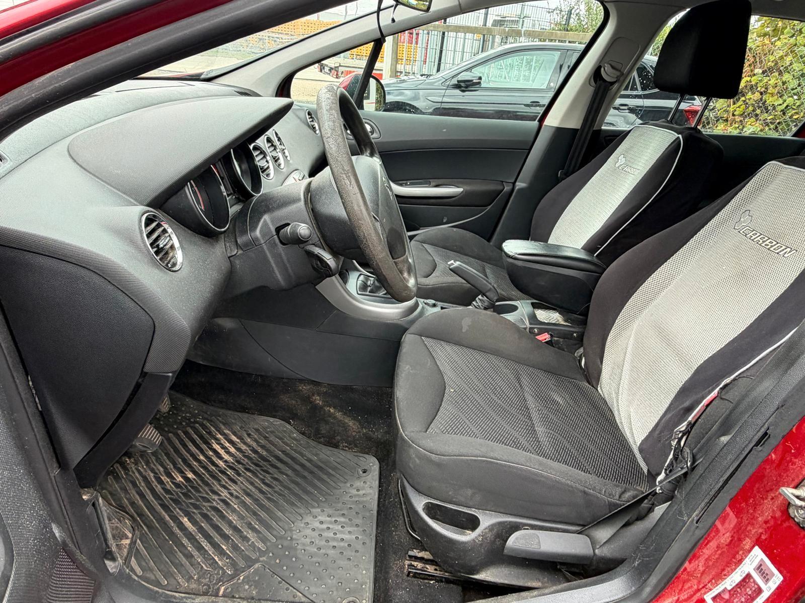 Peugeot 308 2012 — photo 11