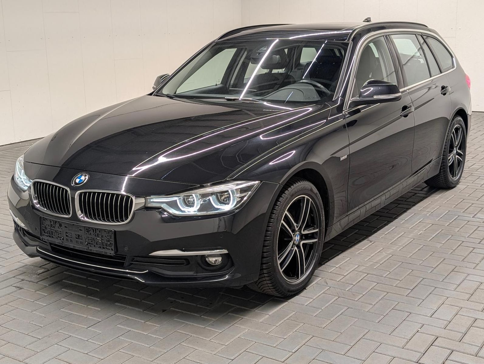 BMW 320d Luxury Line LED/Navi/Pano/SHZ/PDC/AHK/eHeck