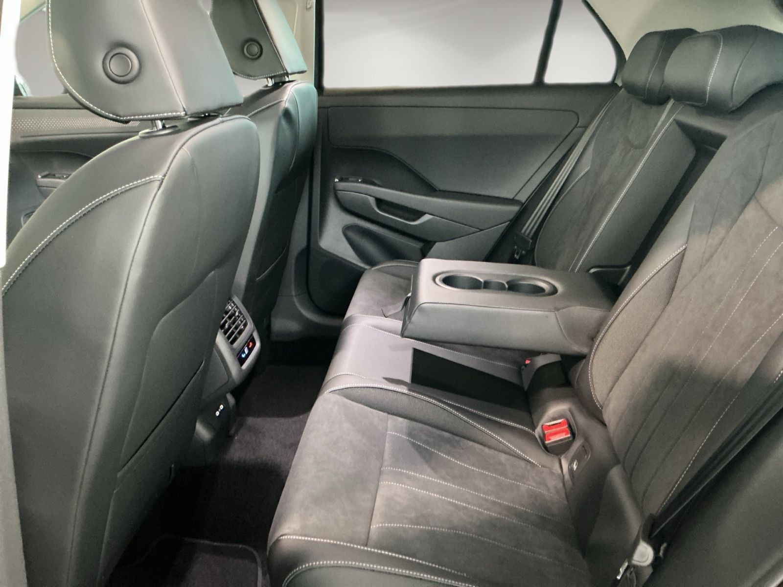 Volkswagen T-Roc - Bild 12