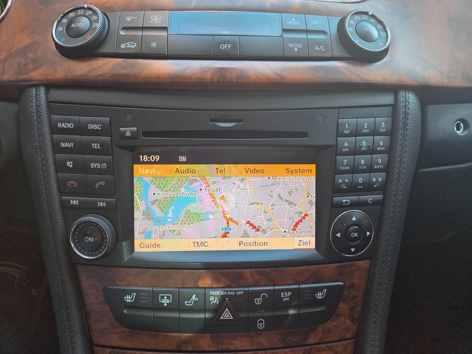 Mercedes-Benz CLS 300*DISTRONIC*SCHIEBEDACH*STANDHEIZUNG*19"*