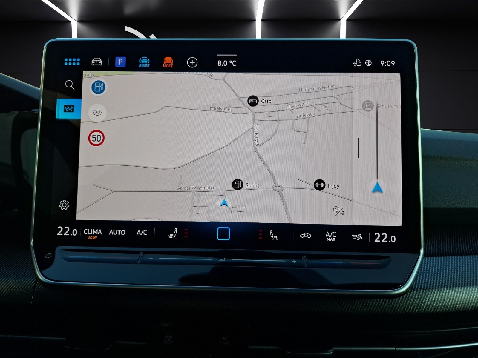 Fahrzeugabbildung Volkswagen Golf VIII Variant eTSI R-Line DSG LED AHK Navi A