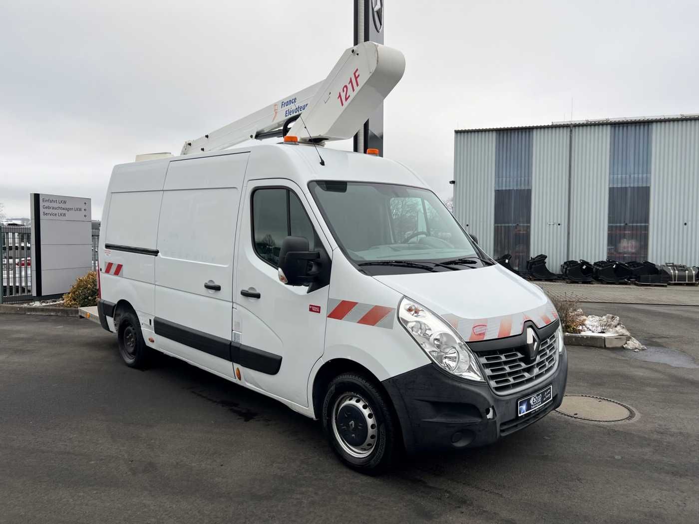 Fahrzeugabbildung Renault Master 2.3 dCi / France Elevateur 121FT, 12m