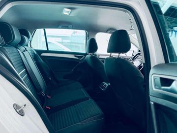 Volkswagen Golf - 5